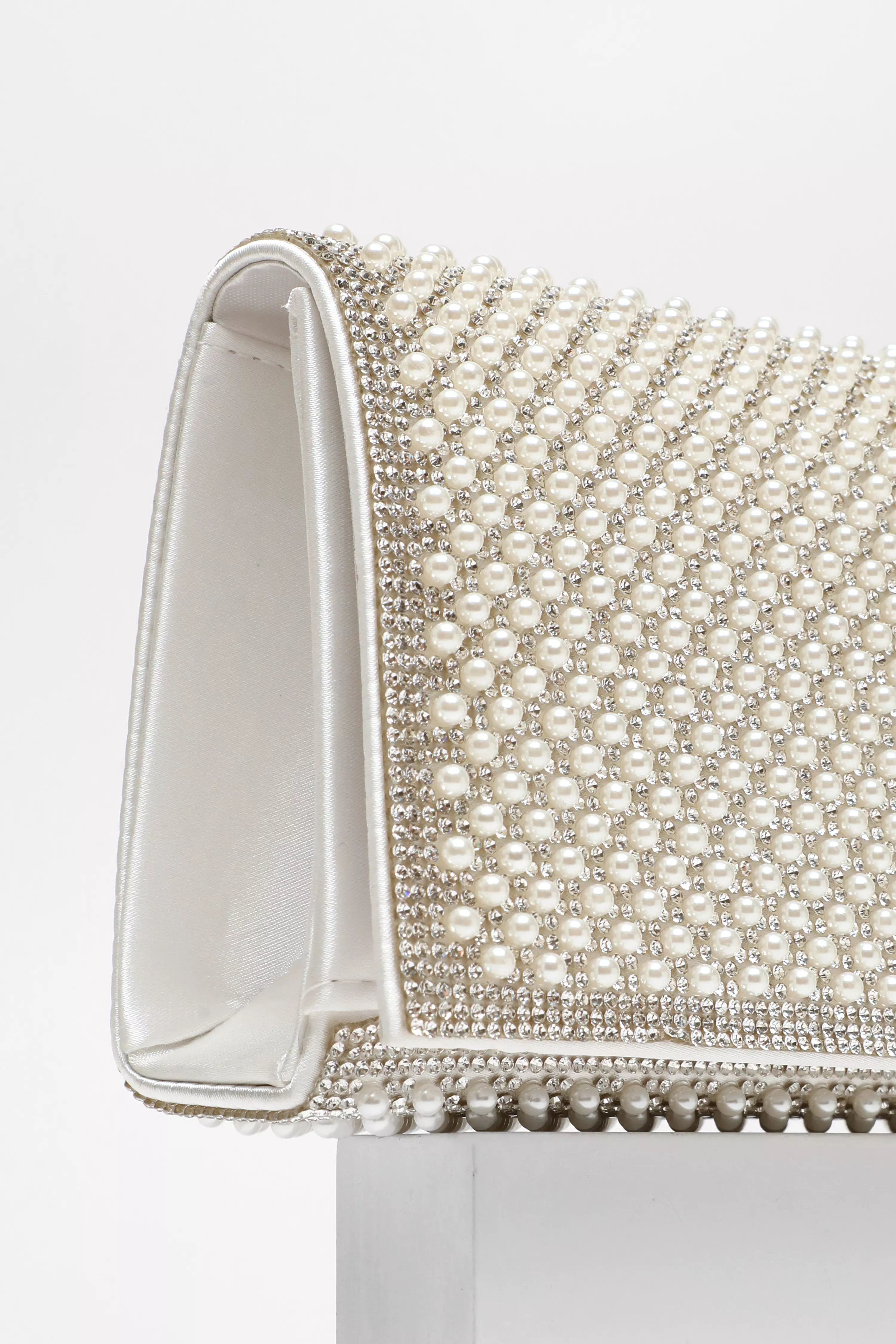 Bridal White Pearl Embellished Clutch Bag