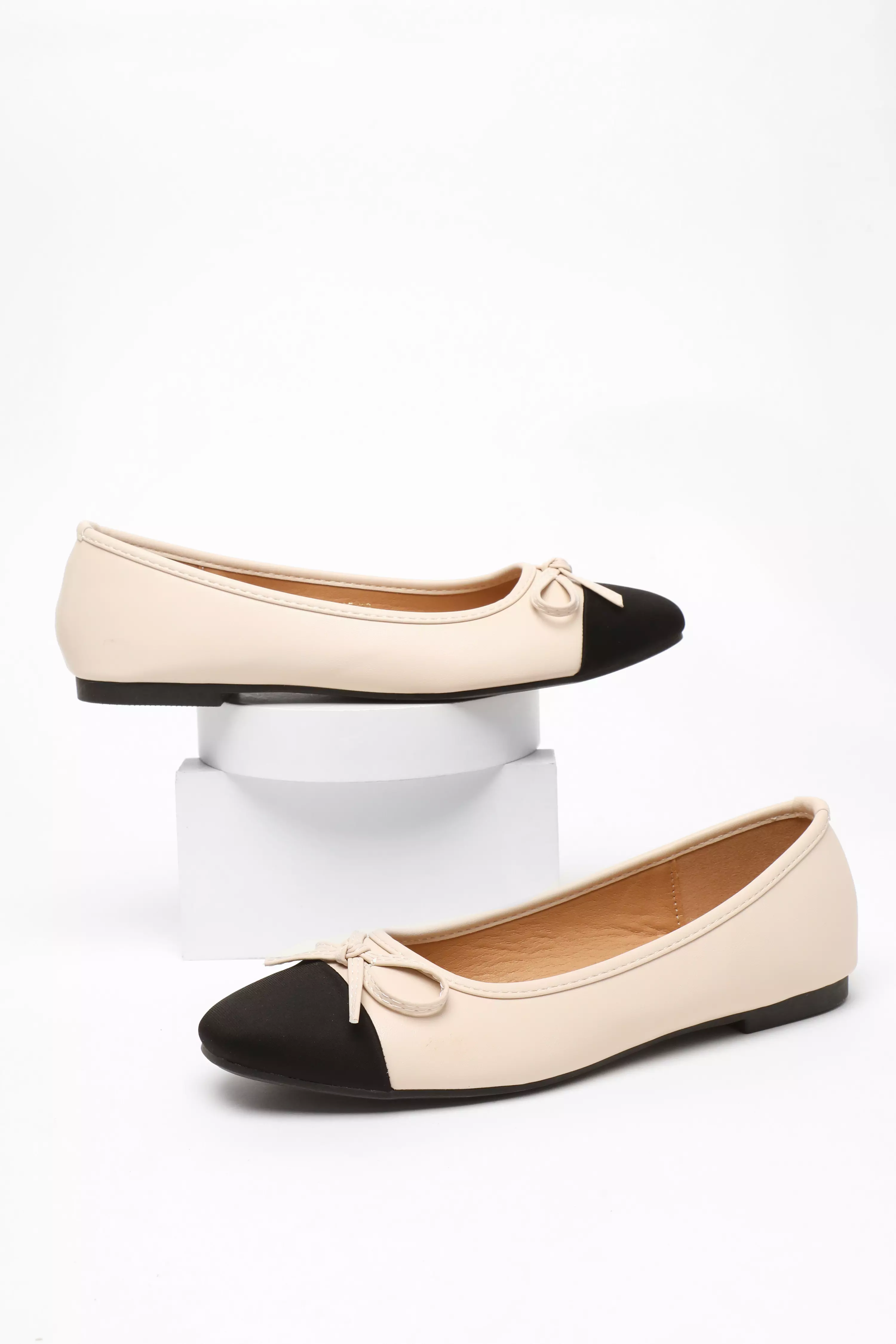 Nude best sale pumps flat