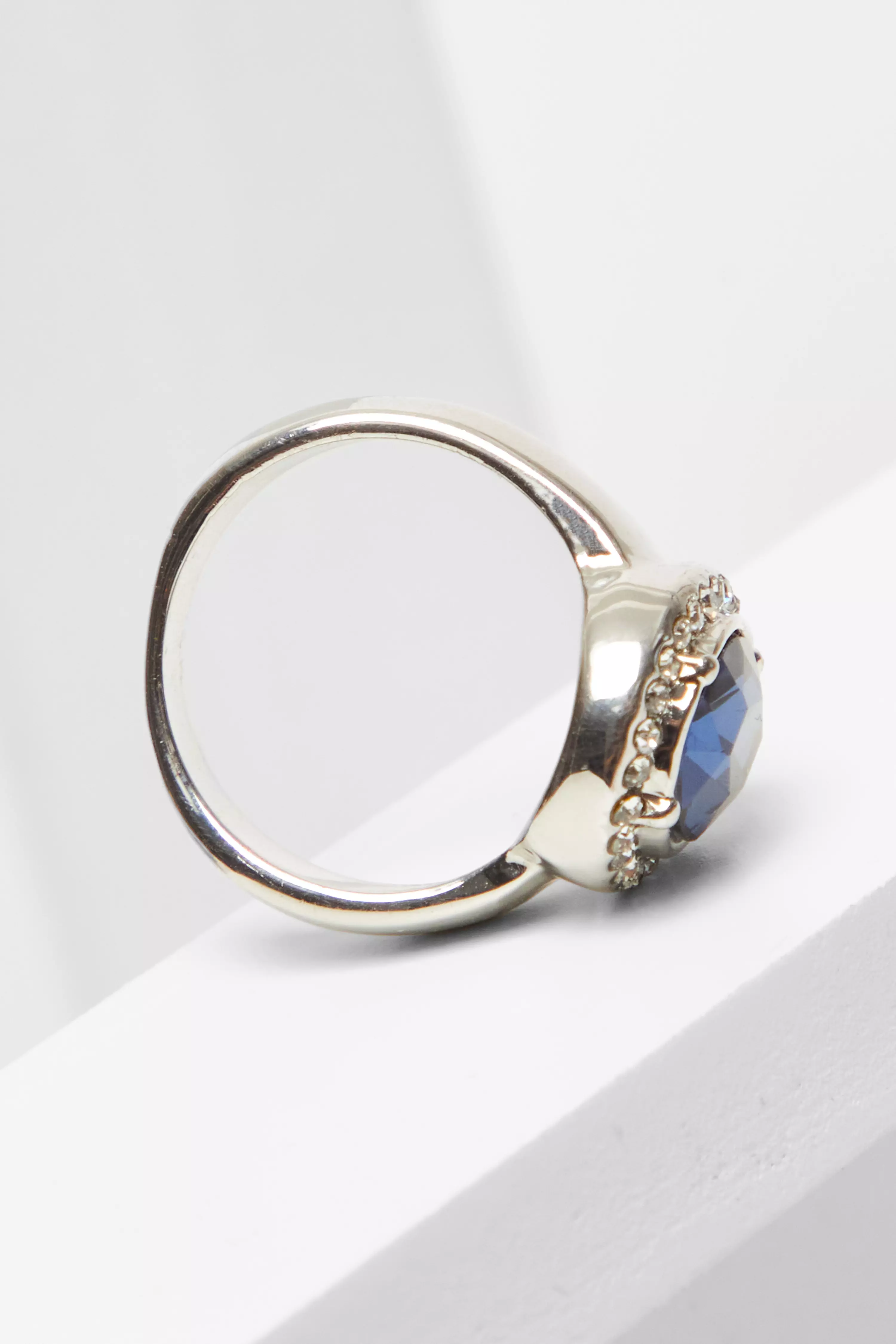 Navy Circle Jewel Ring