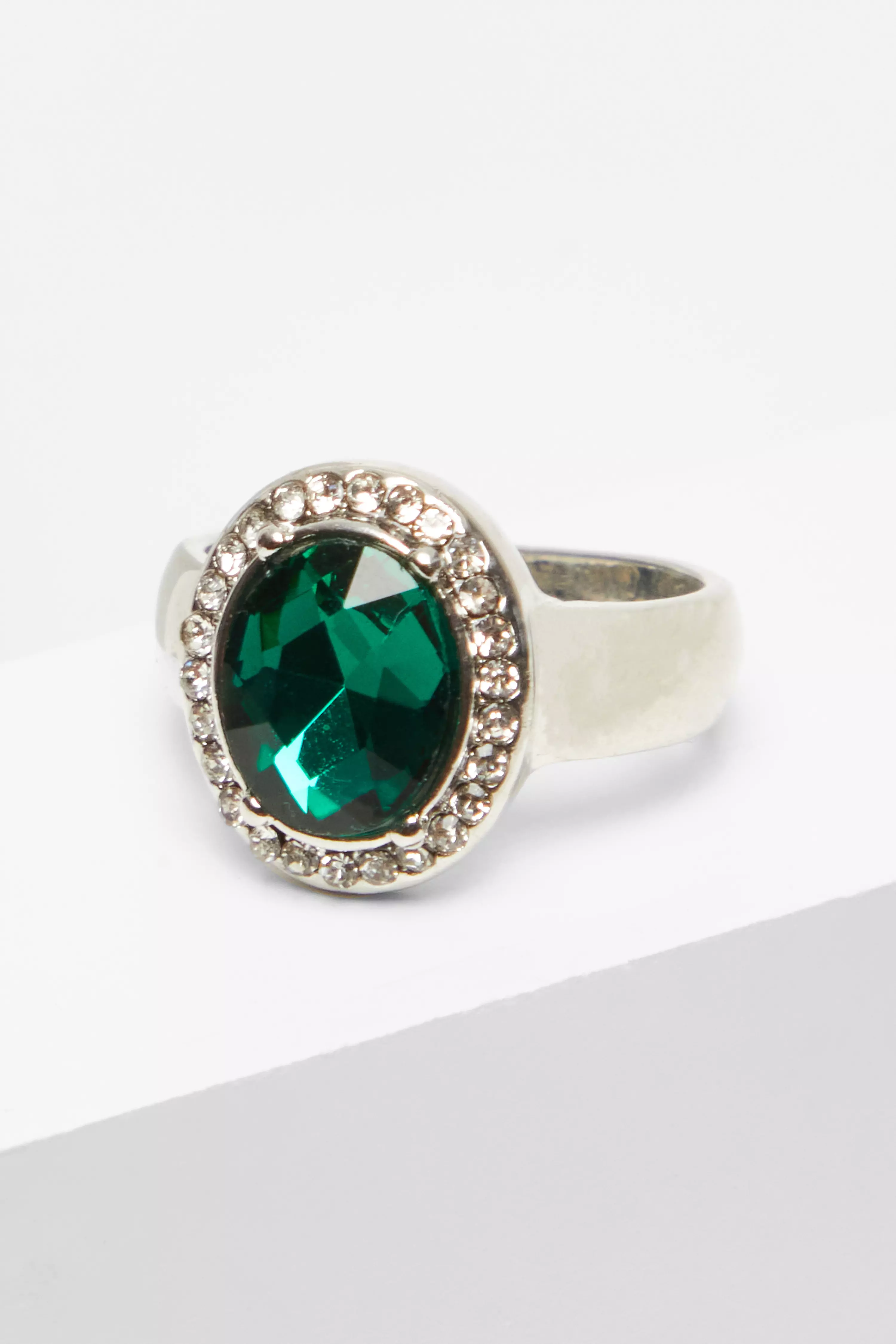 Green Circle Jewel Ring