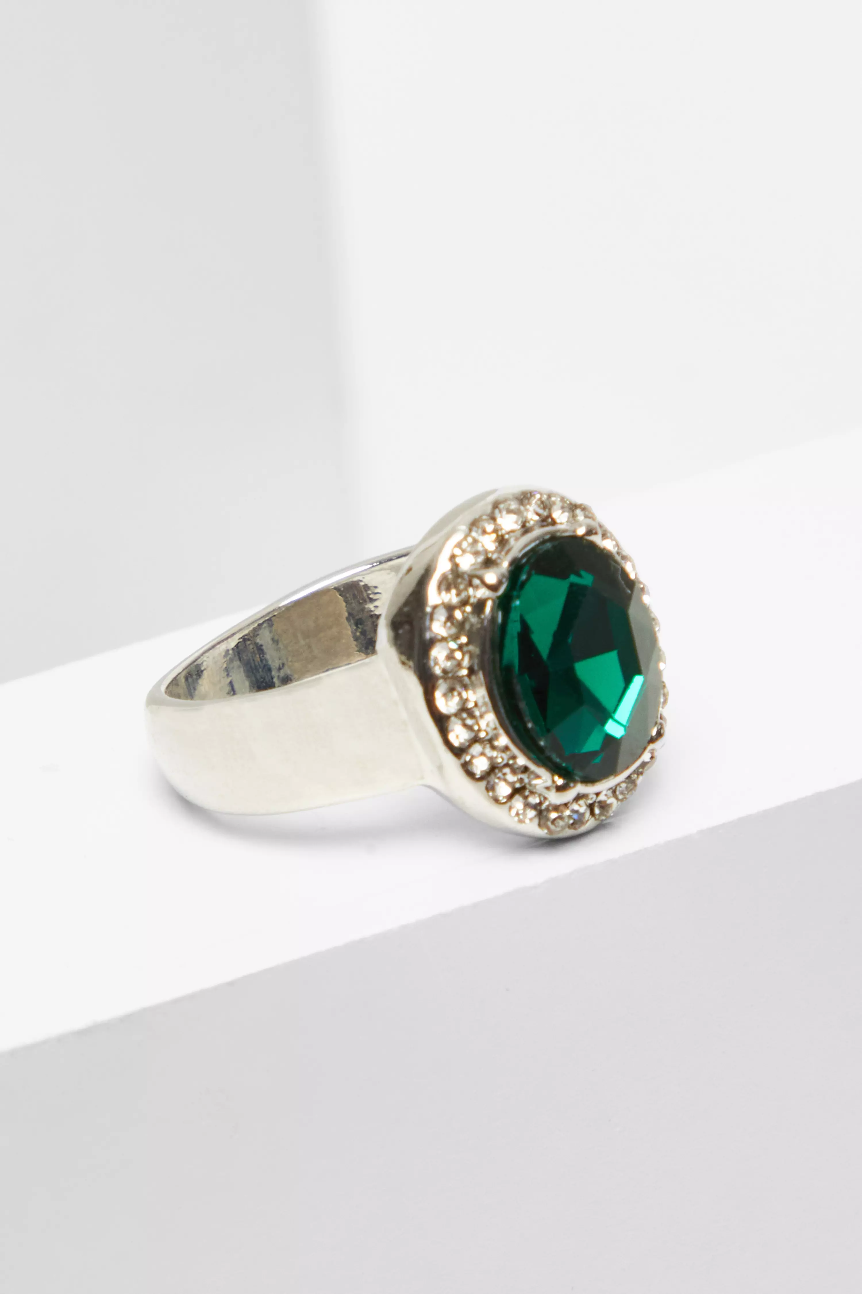 Green Circle Jewel Ring