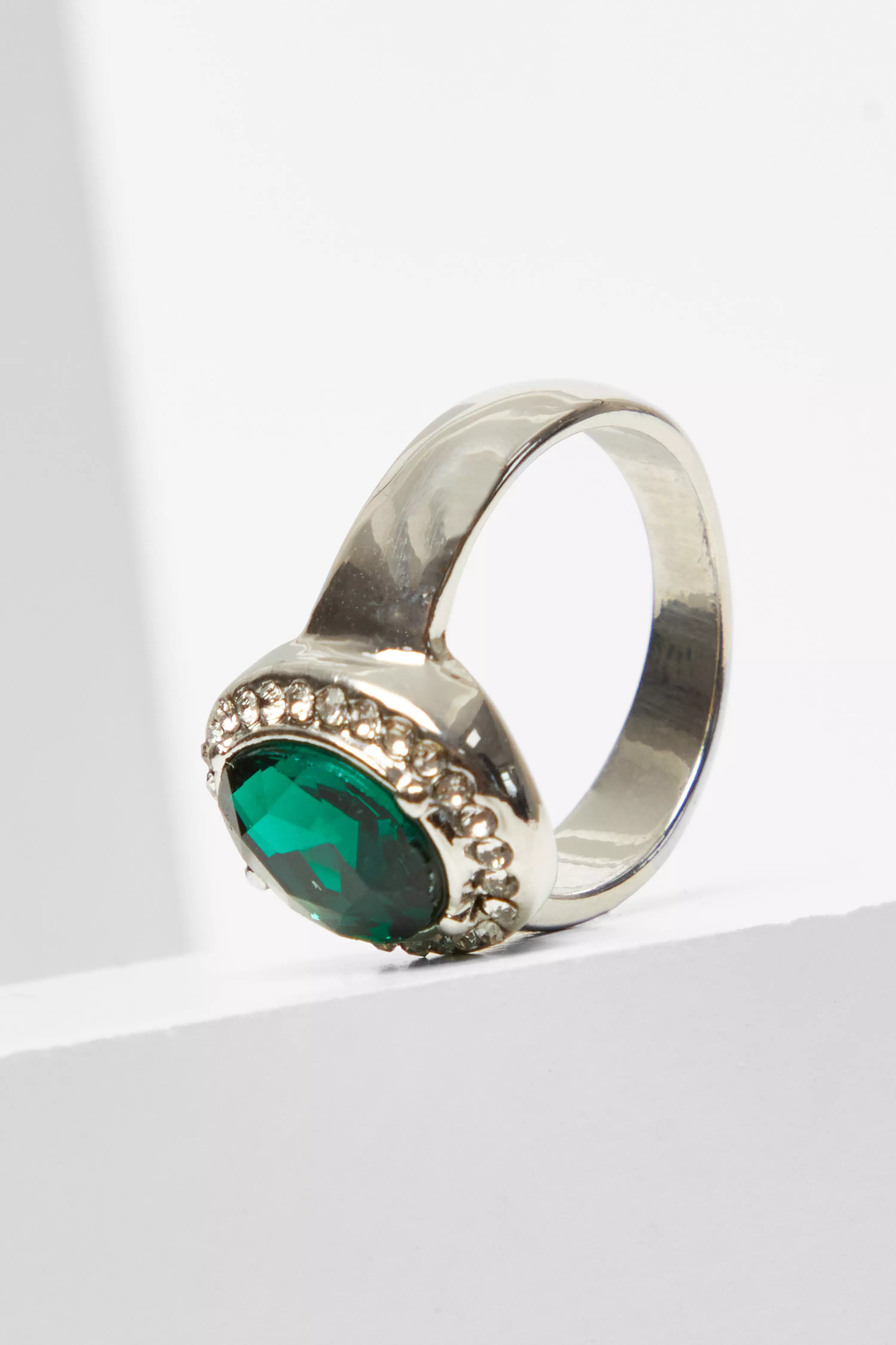 Green Circle Jewel Ring