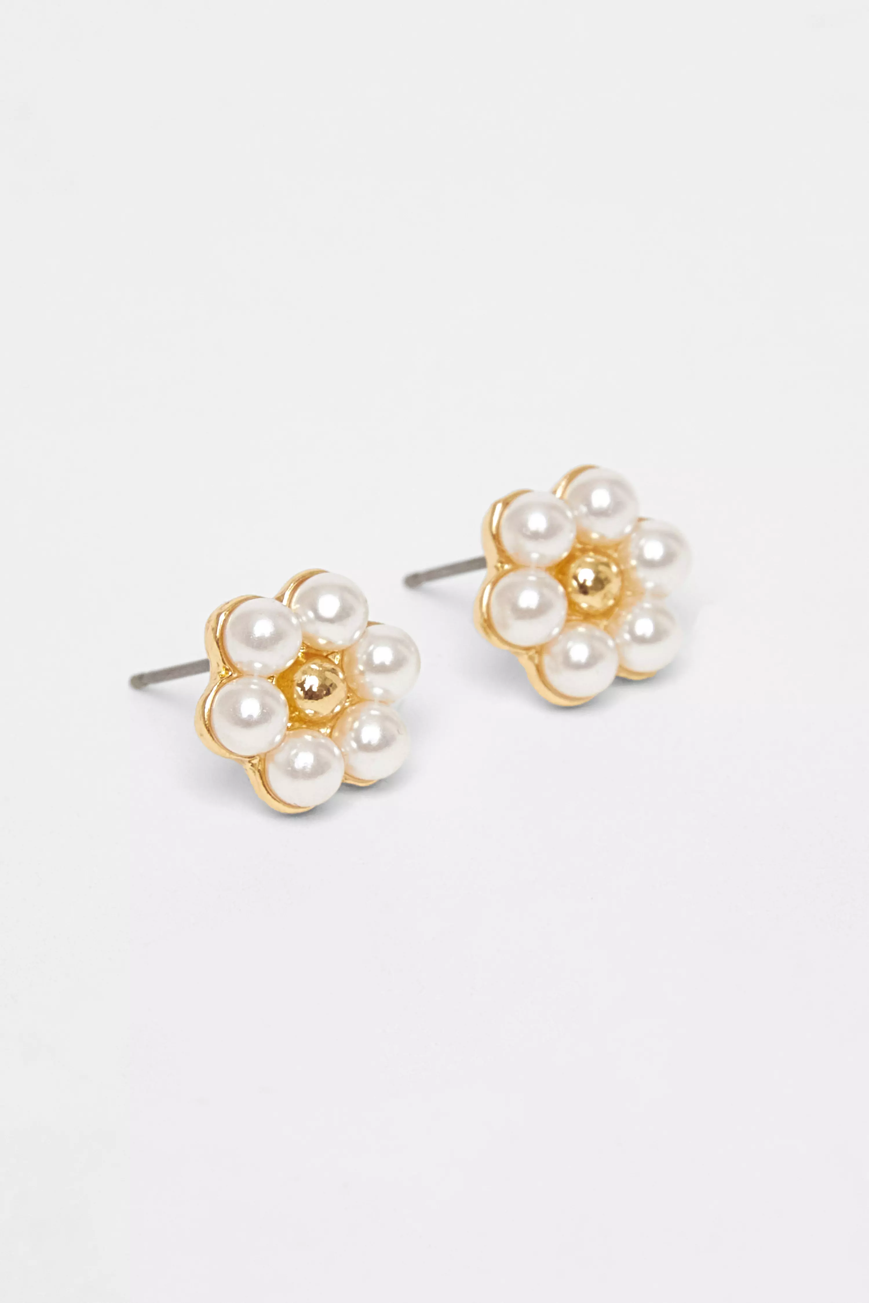 White Pearl Daisy Earrings