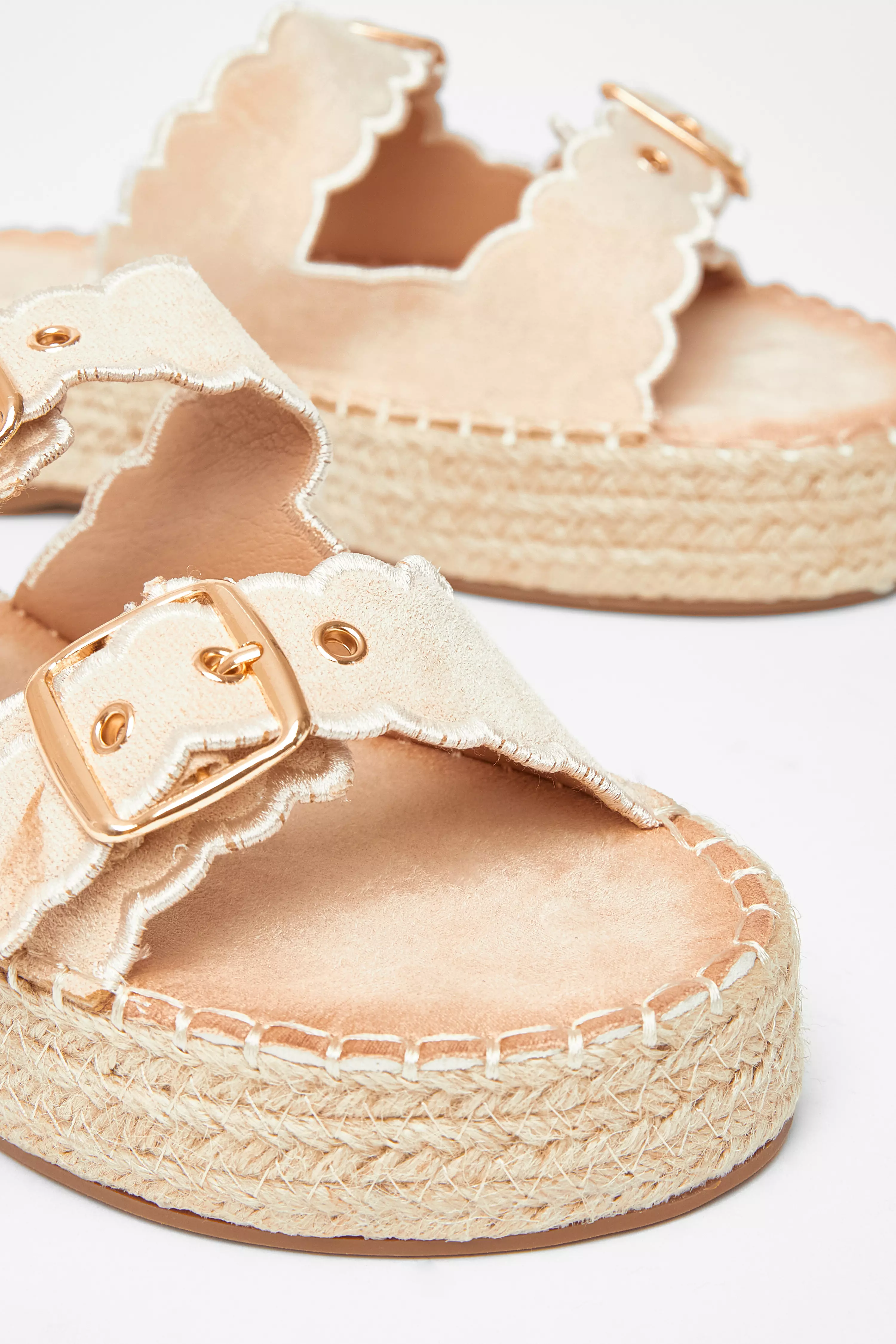 Beige Scallop Flatform Sandals