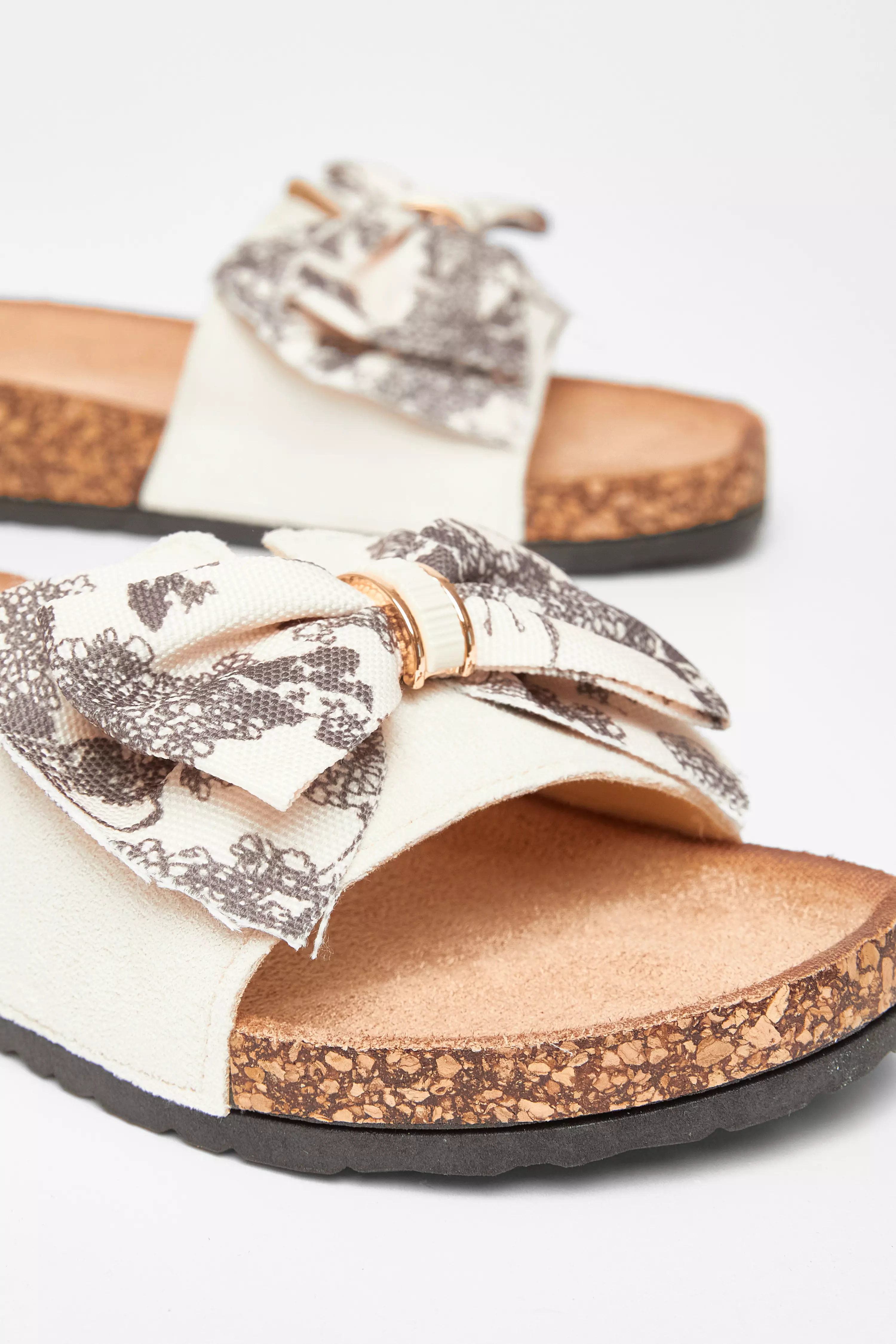 Natural Bow Flat Sandals