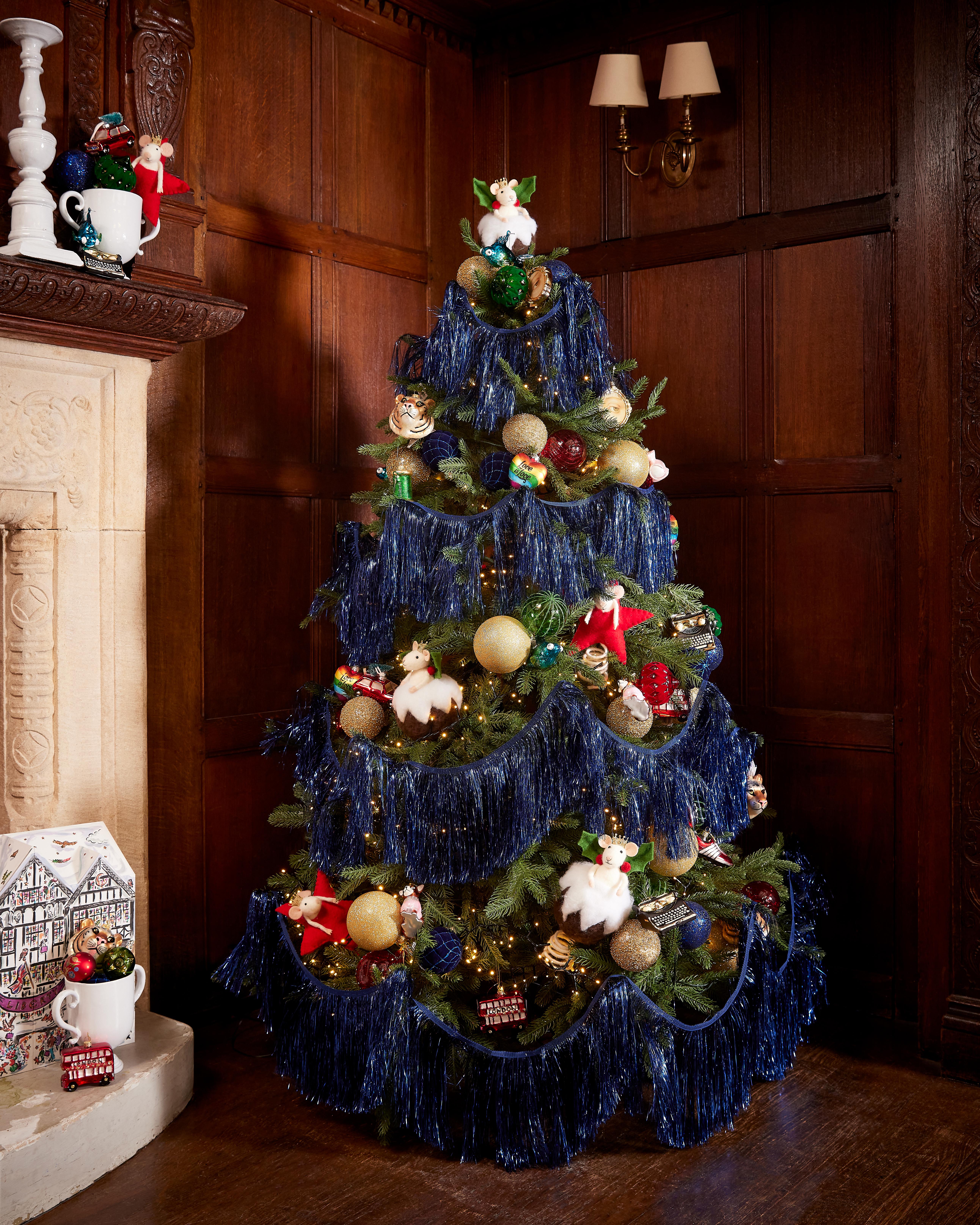 Christmas Tree decorated with with pearl garland & lights  Pearl garland  christmas tree, Victorian christmas tree, Christmas in paris