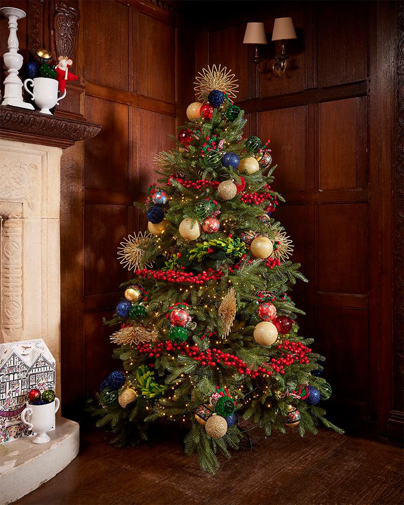 Candy Cane Christmas Tree Topper, Love a red and white Christmas tree?  Then you need this tree topper! It's an instant POP of WOW and super simple  to install!