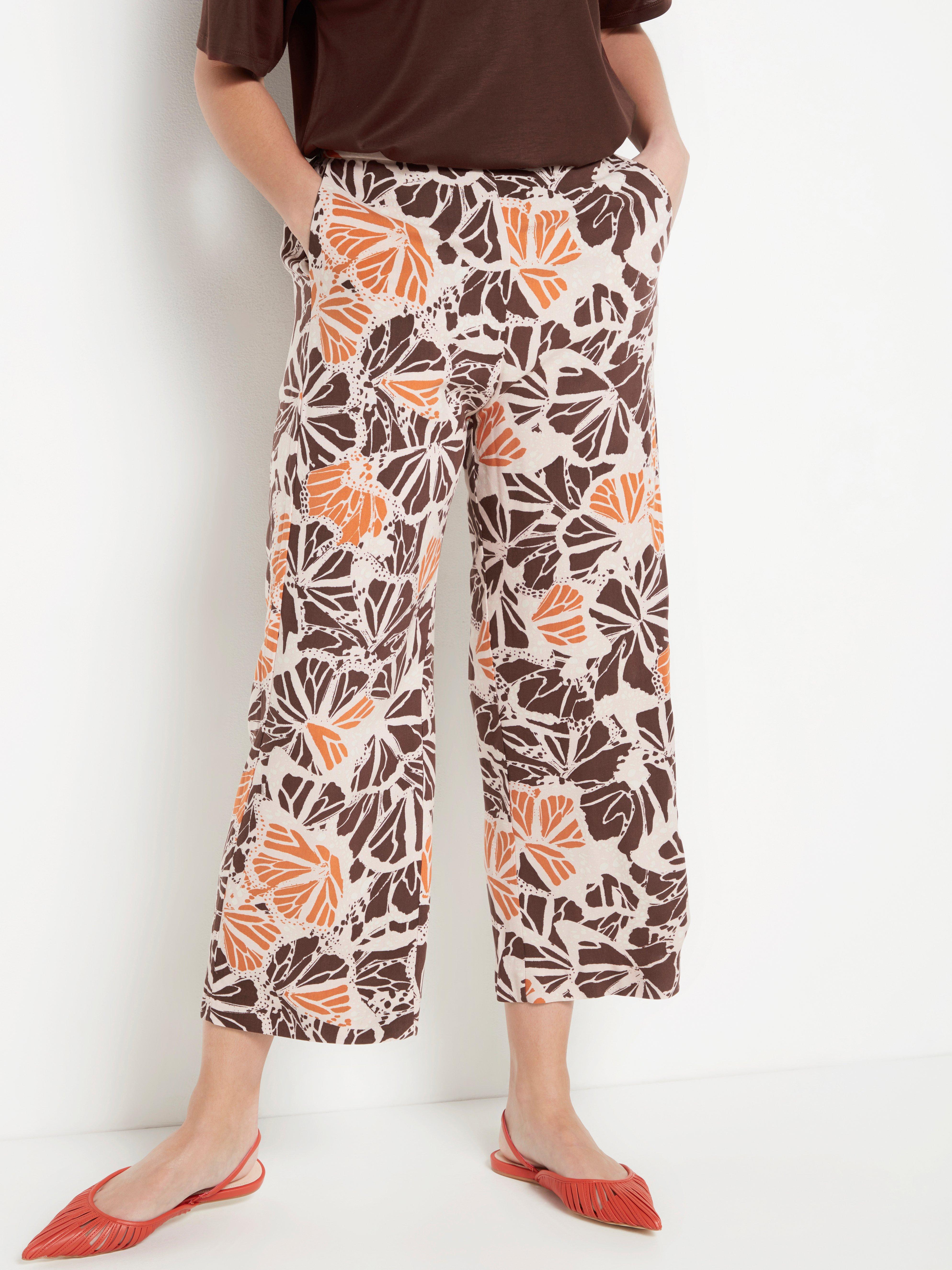 peach cropped trousers