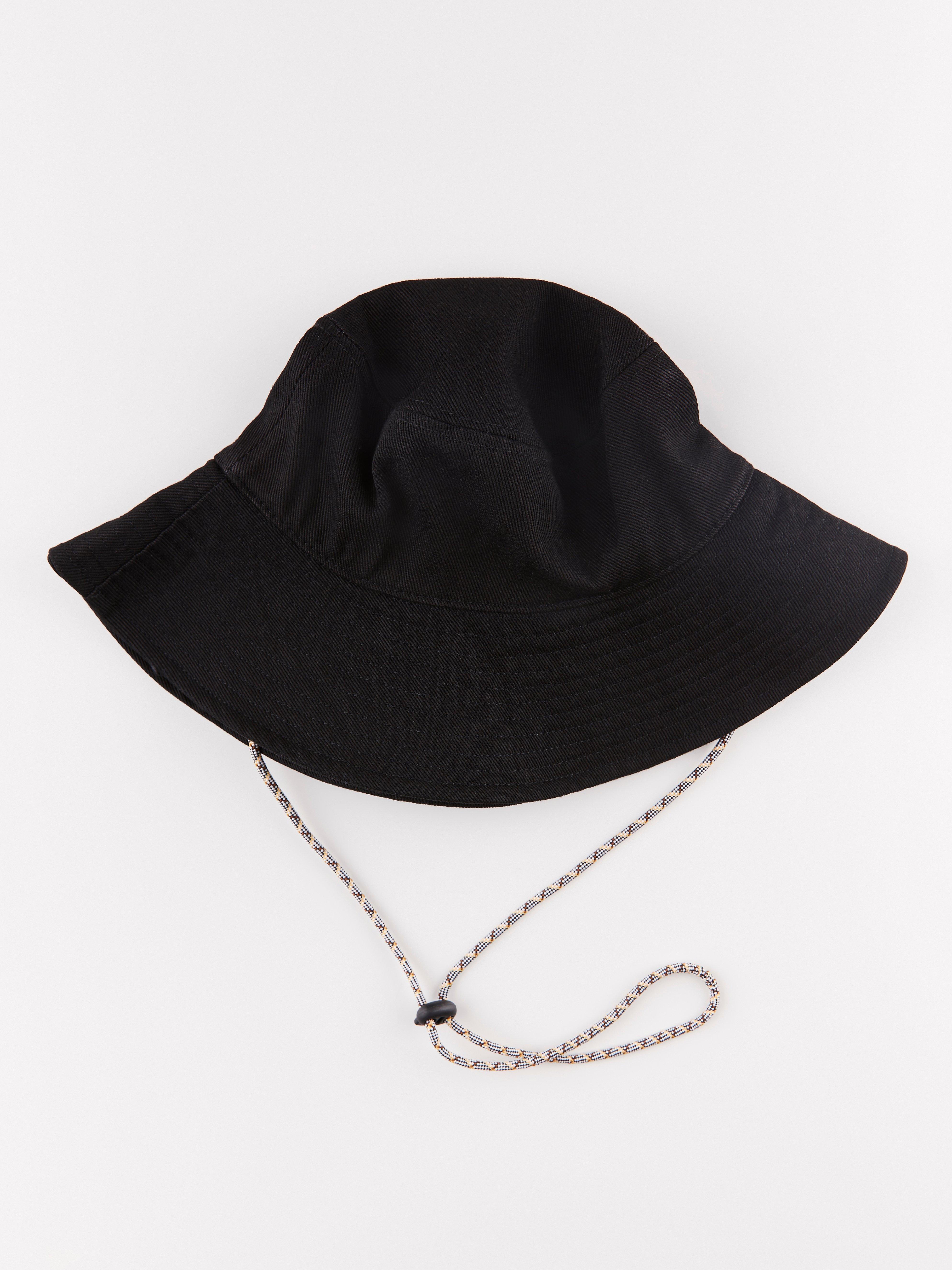 hat with drawstring