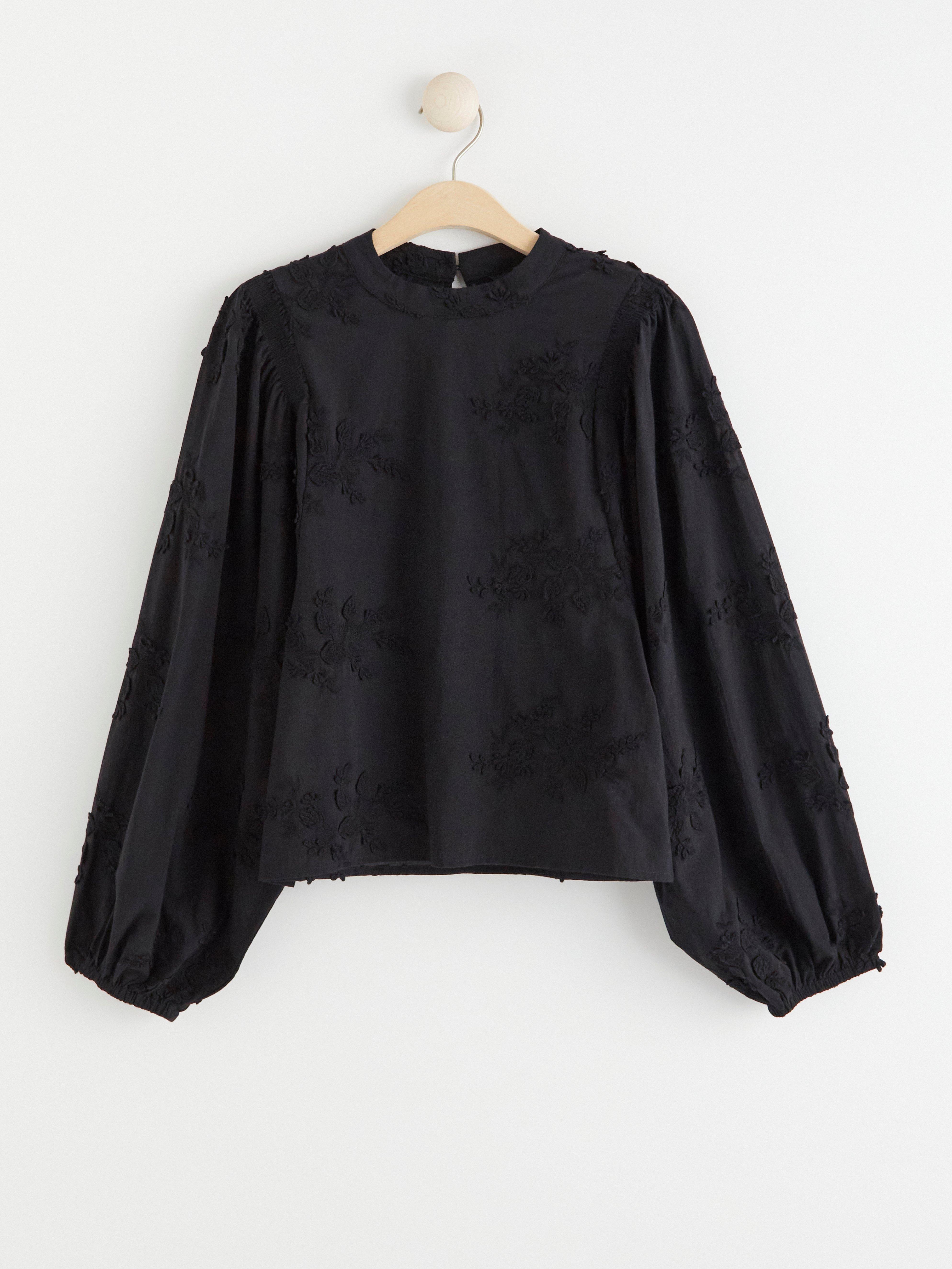 side Røg Refinement Puff sleeve blouse with embroidery | Lindex UK