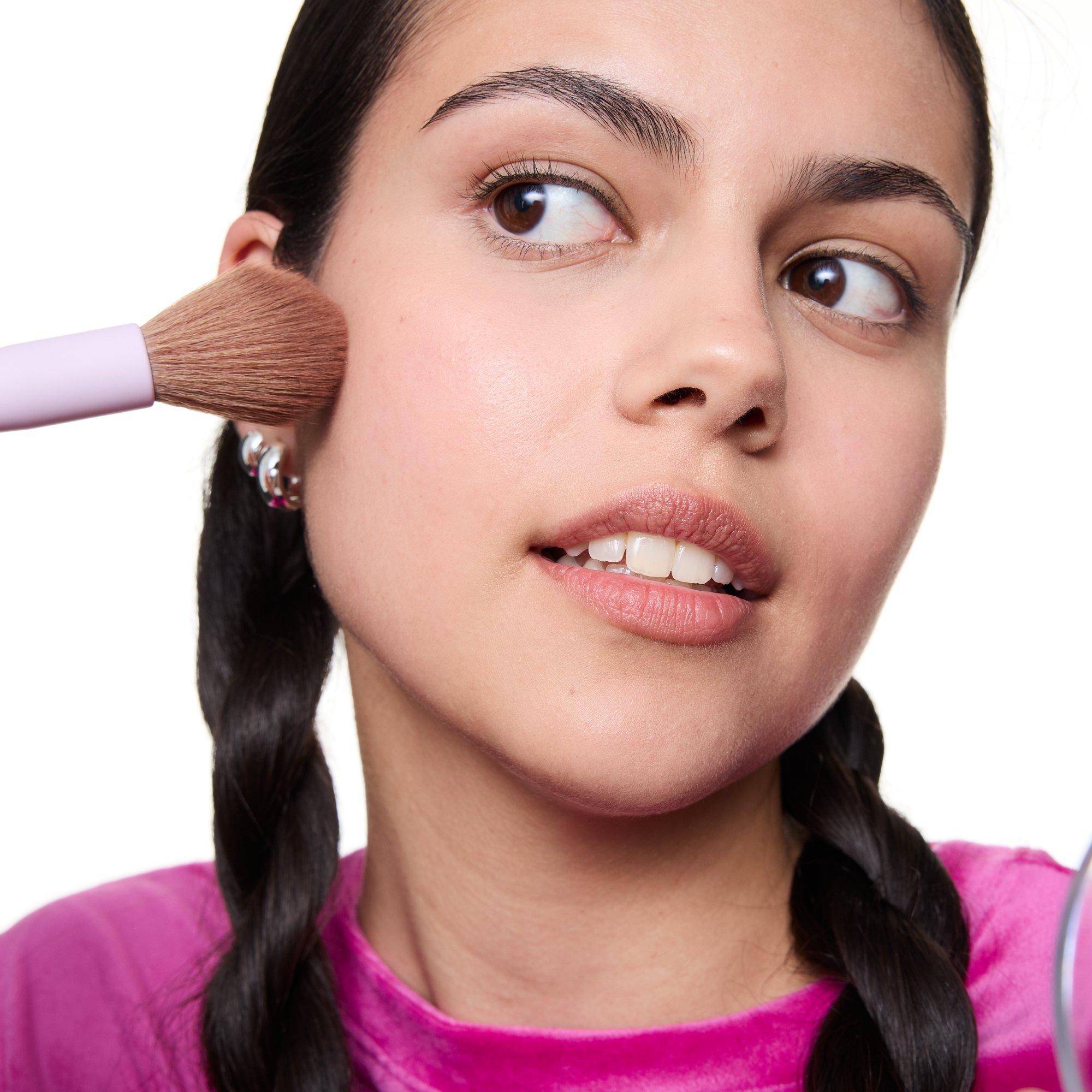 kompaktní pudr all about matt! lavender – Application Full Face Light - Product item 7 of 9