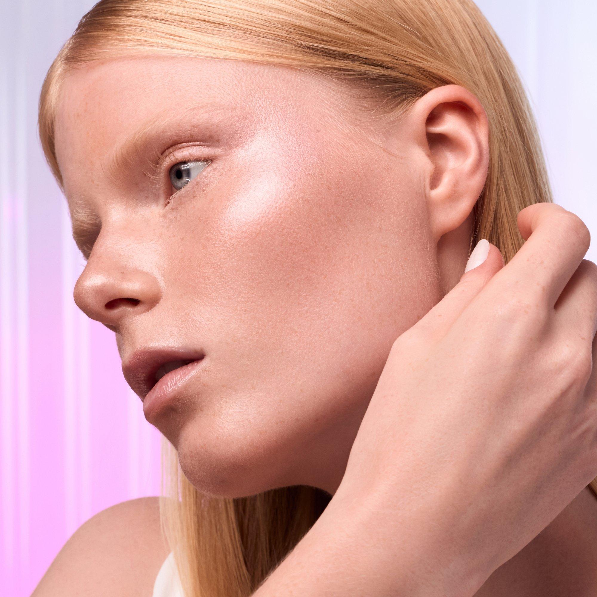 Rozświetlacz Soft Glam Mochi – Application Full Face Fair - Produkt 3 z 6