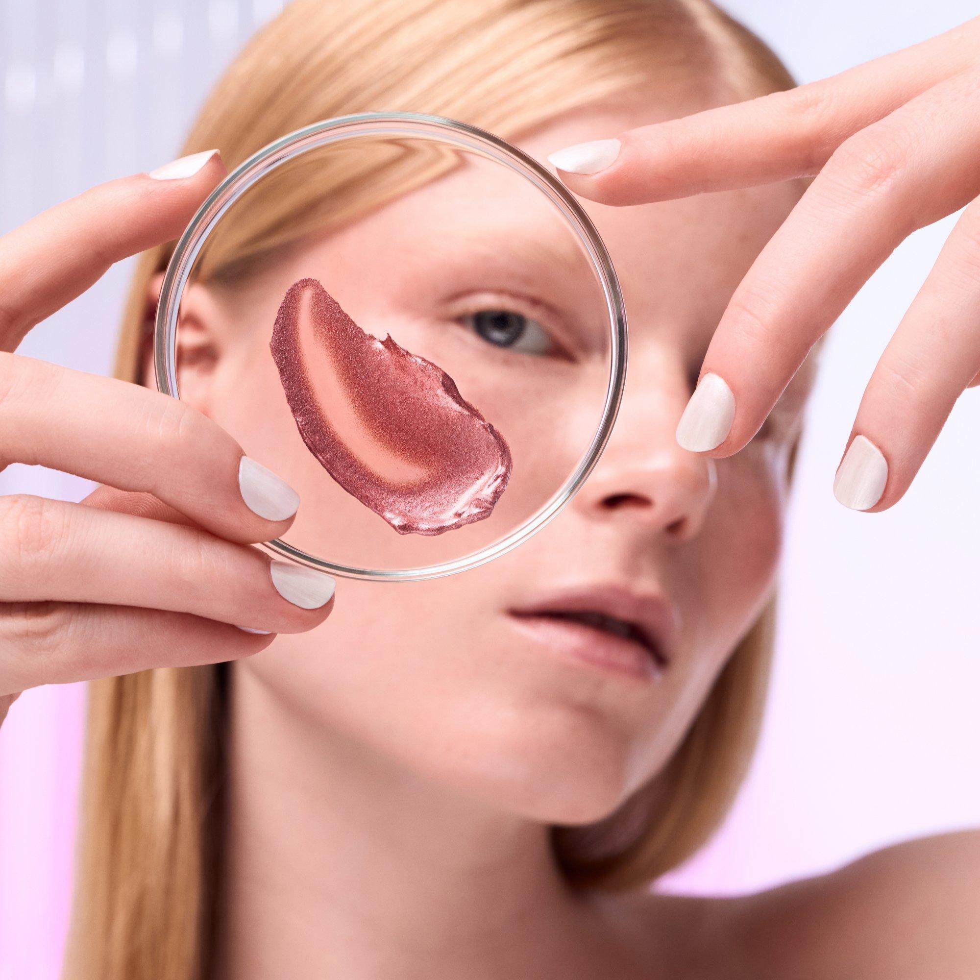 Róż do policzków w formie serum Capsule Burst – Application Full Face Special - Produkt 3 z 8