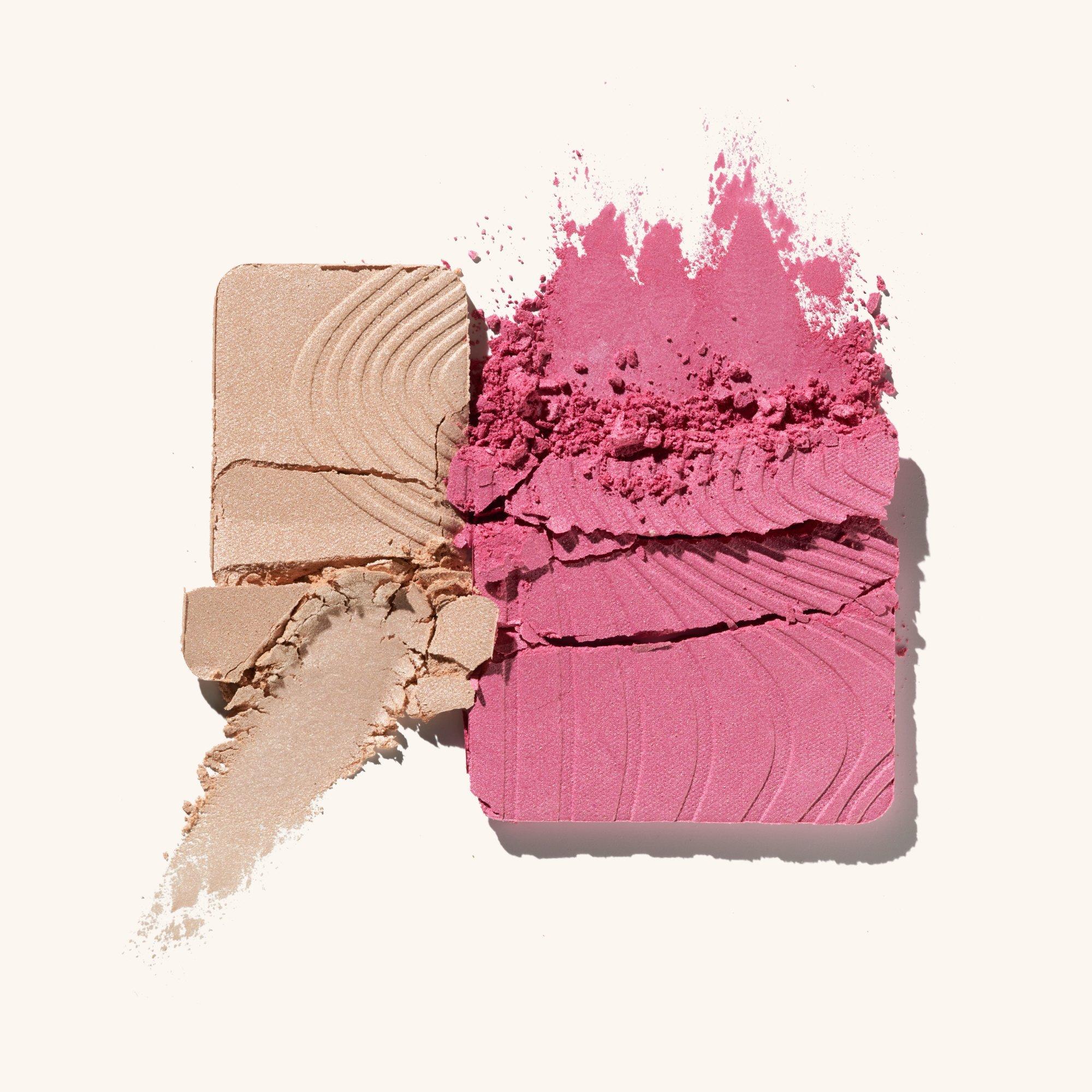 Cheek Affair Blush & Highlighter Palette – Product Texture - Produkt Element 2 von 5