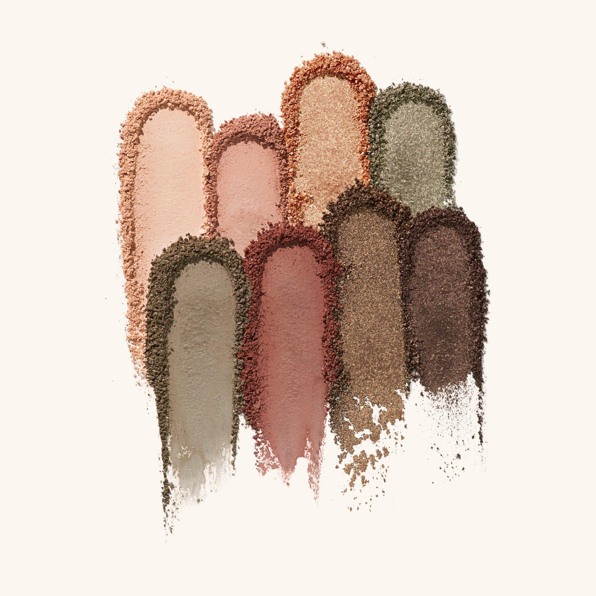 The Cozy Earth Eyeshadow Palette – Product Texture - Продукт 2 от 9
