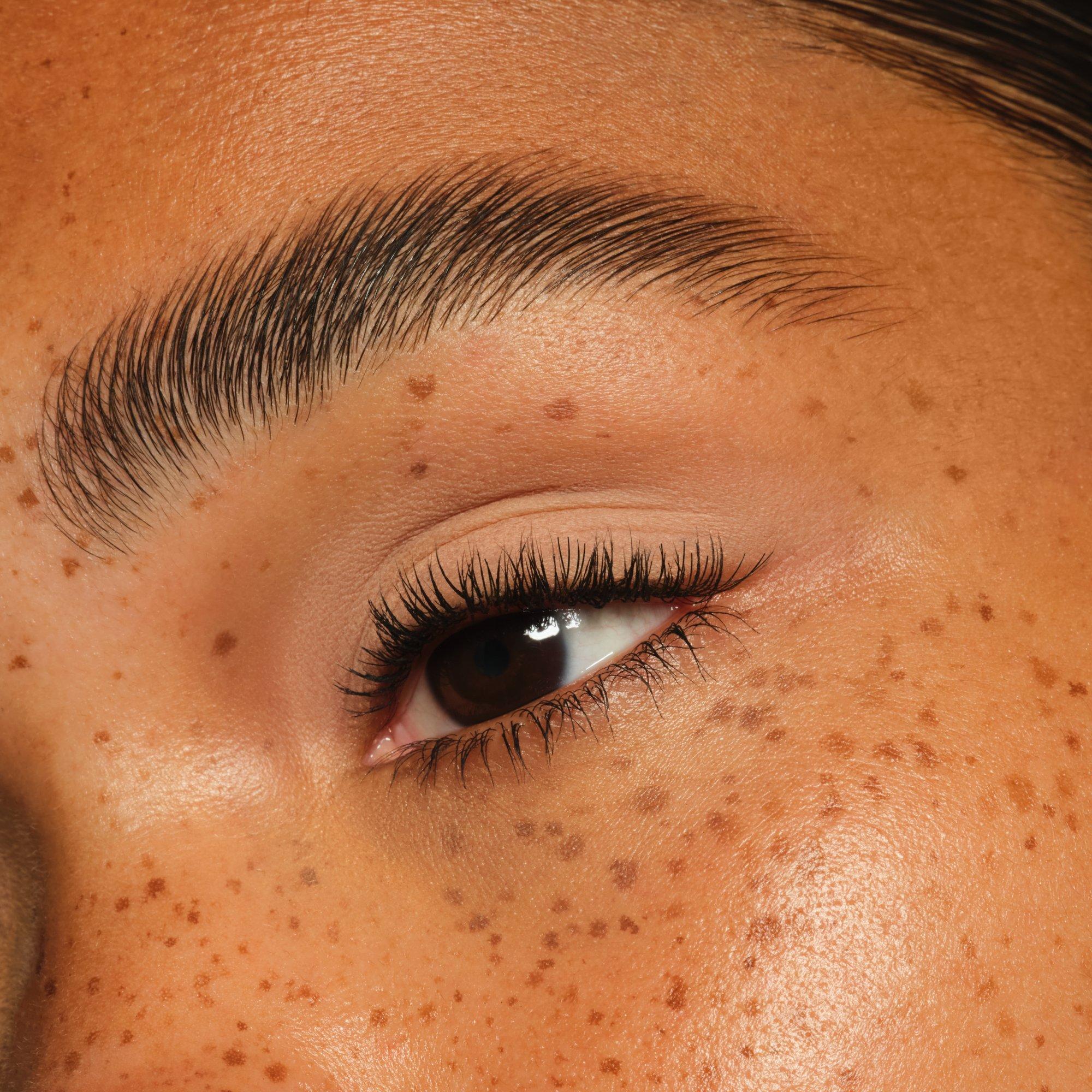 BLUR NUDE eyeshadow stick