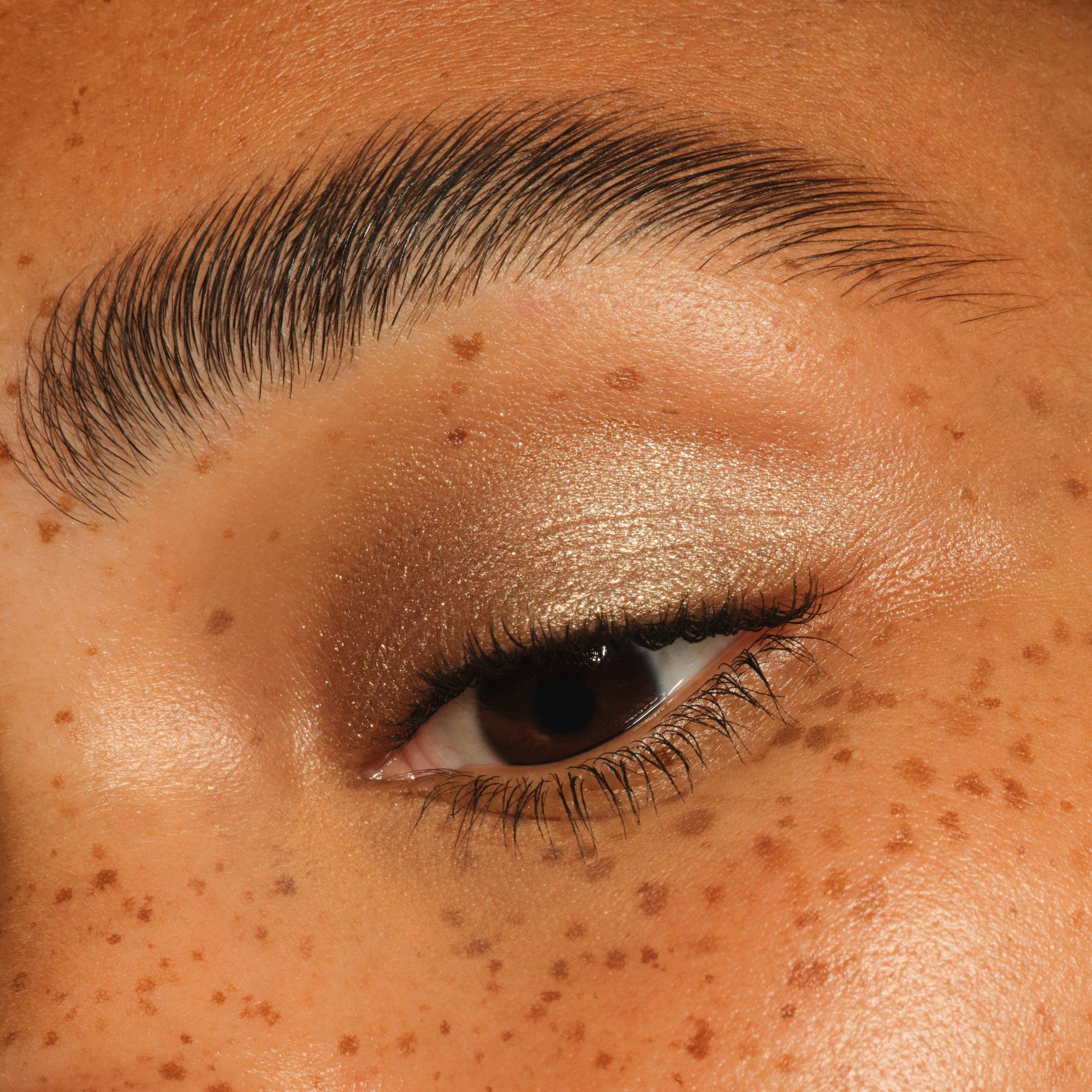 BLUR NUDE eyeshadow stick