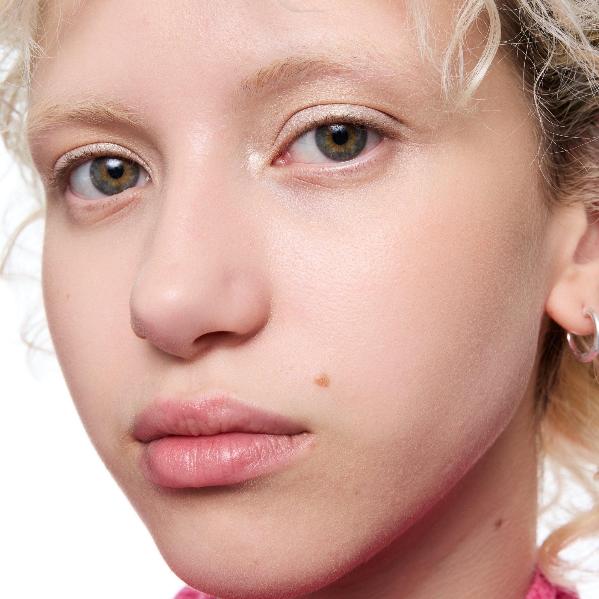 BLUR NUDE eyeshadow stick – Application Full Face Fair - Product item 9 of 11