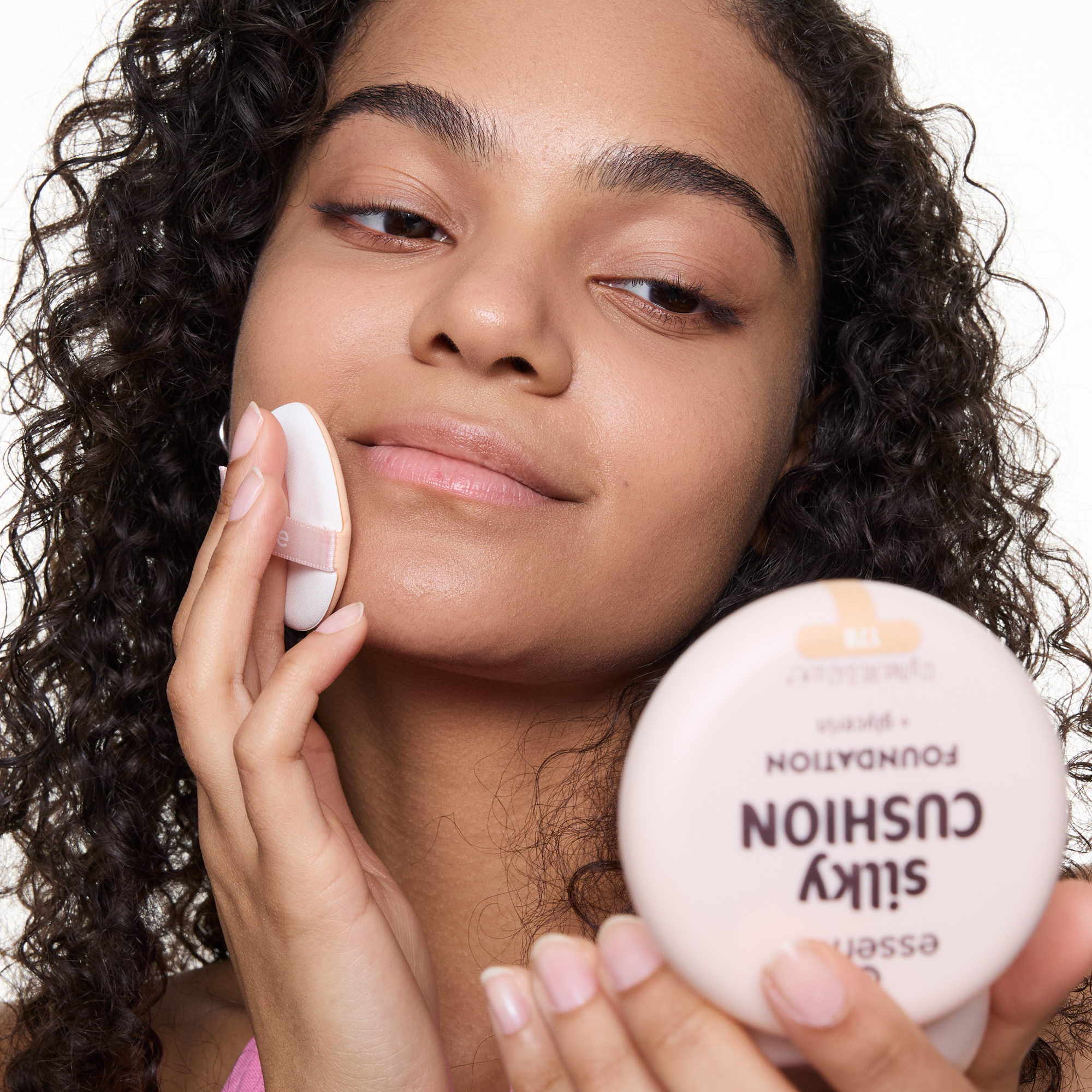 silky CUSHION FOUNDATION – Application Full Face Medium - Product item 7 of 10