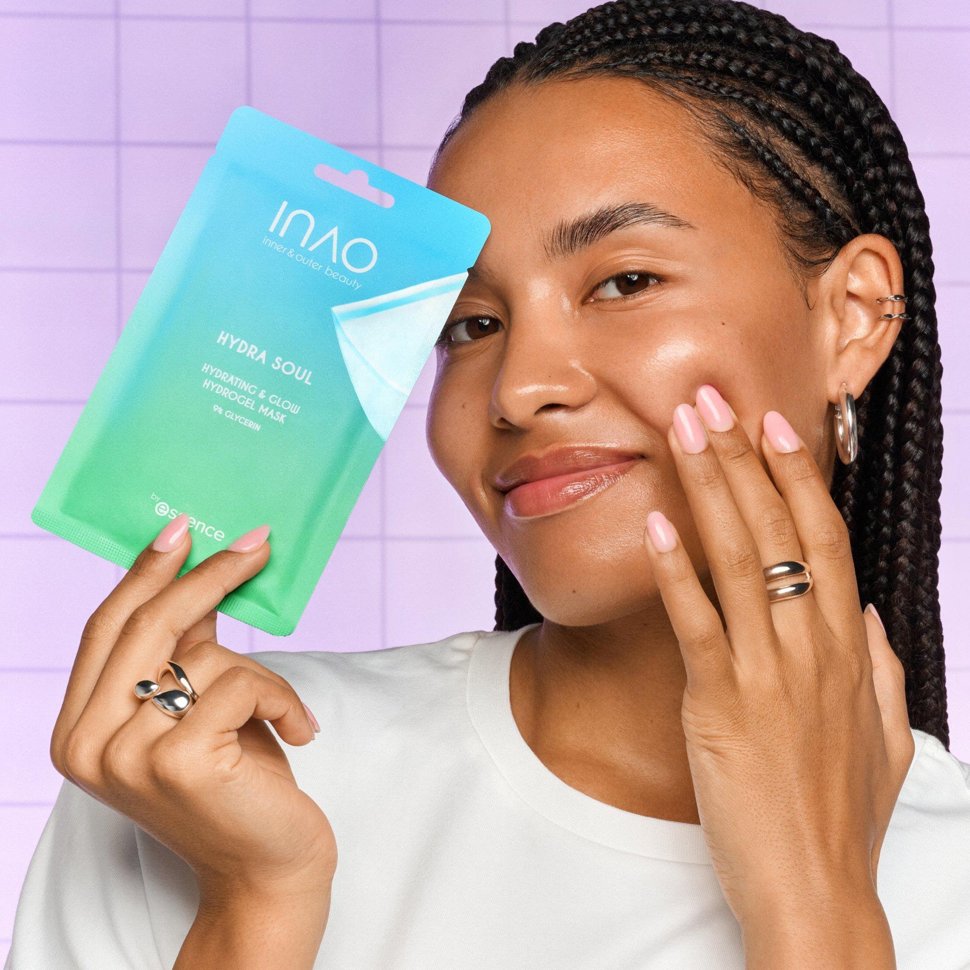 INAO Hydra Soul Hydrating & Glow Hydrogel Mask by essence – Application Full Face Dark - Produkt Element 3 von 5