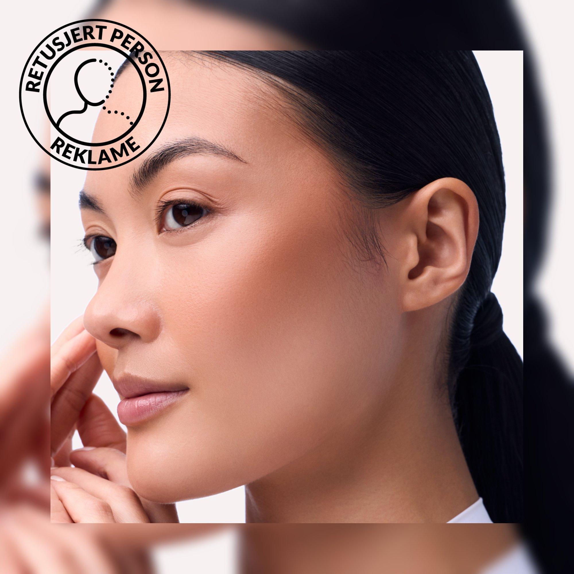 Sun Glow Matt Bronzing Powder – Application Full Face Light - Produktelement 5 av 8