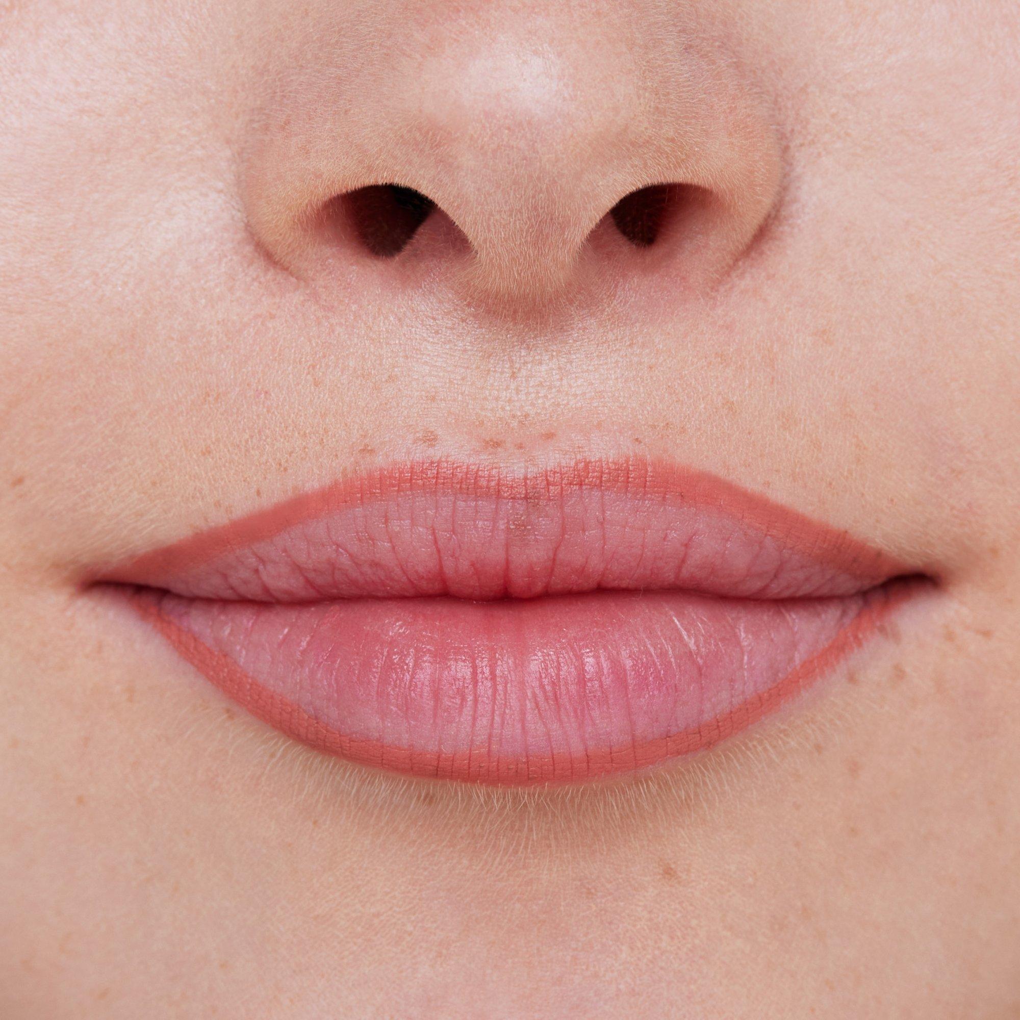 Buy essence 8h MATTE comfort lipliner Soft Beige online