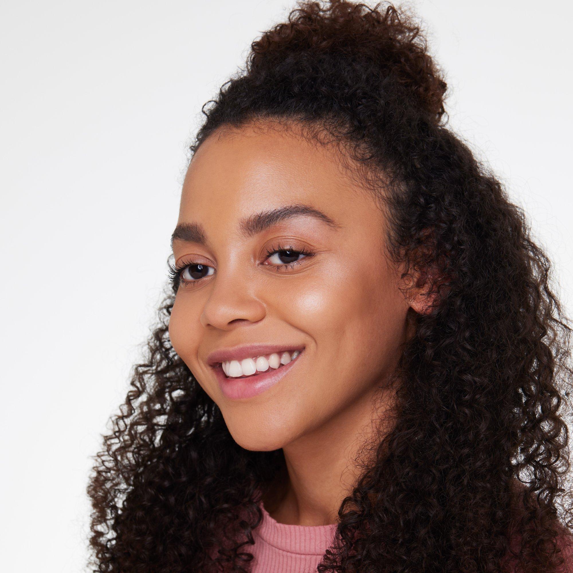 essence make me GLOW baked highlighter It&amp;#39;s glow time! online entdecken