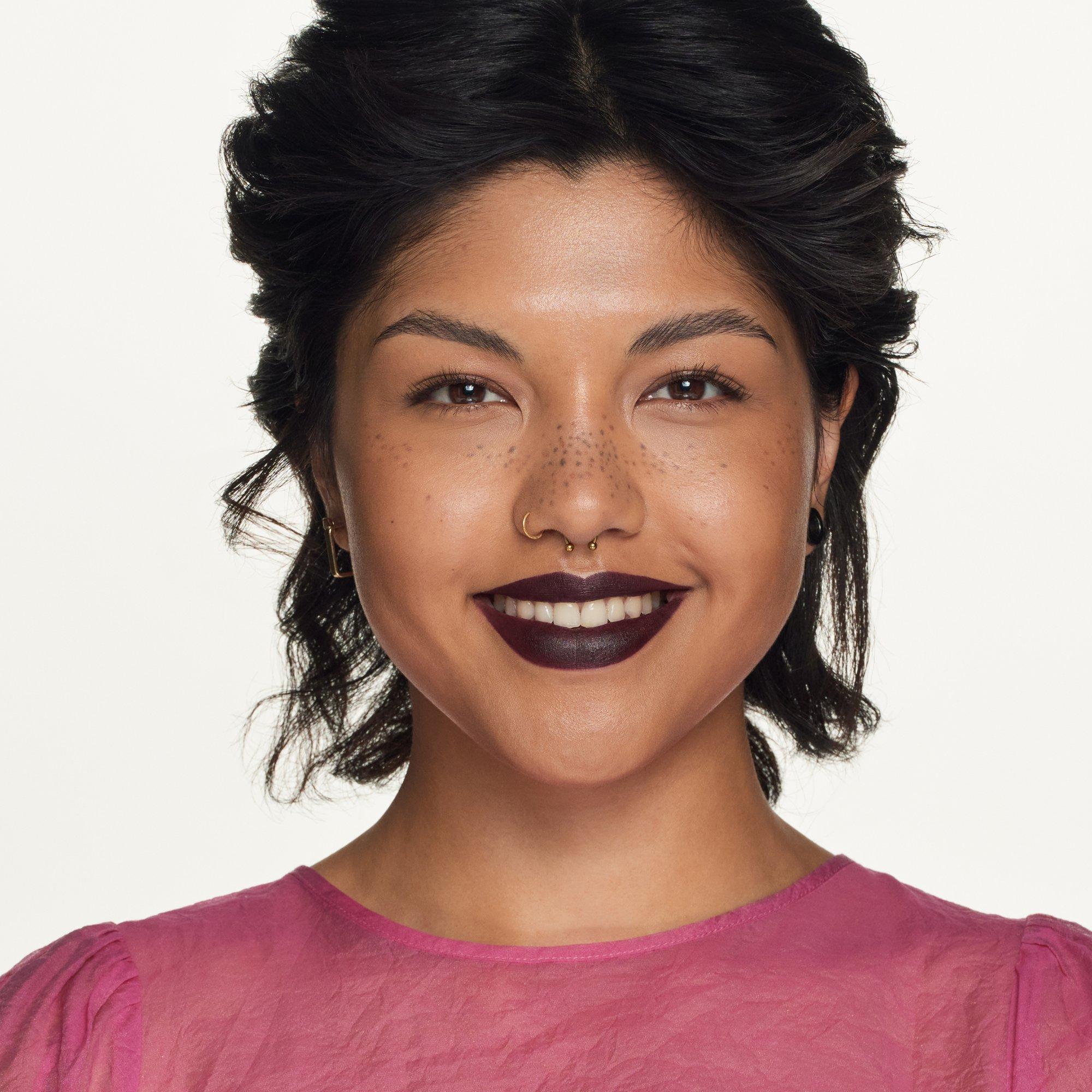 essence hydra MATTE lipstick Everyberry's Darling online entdecken