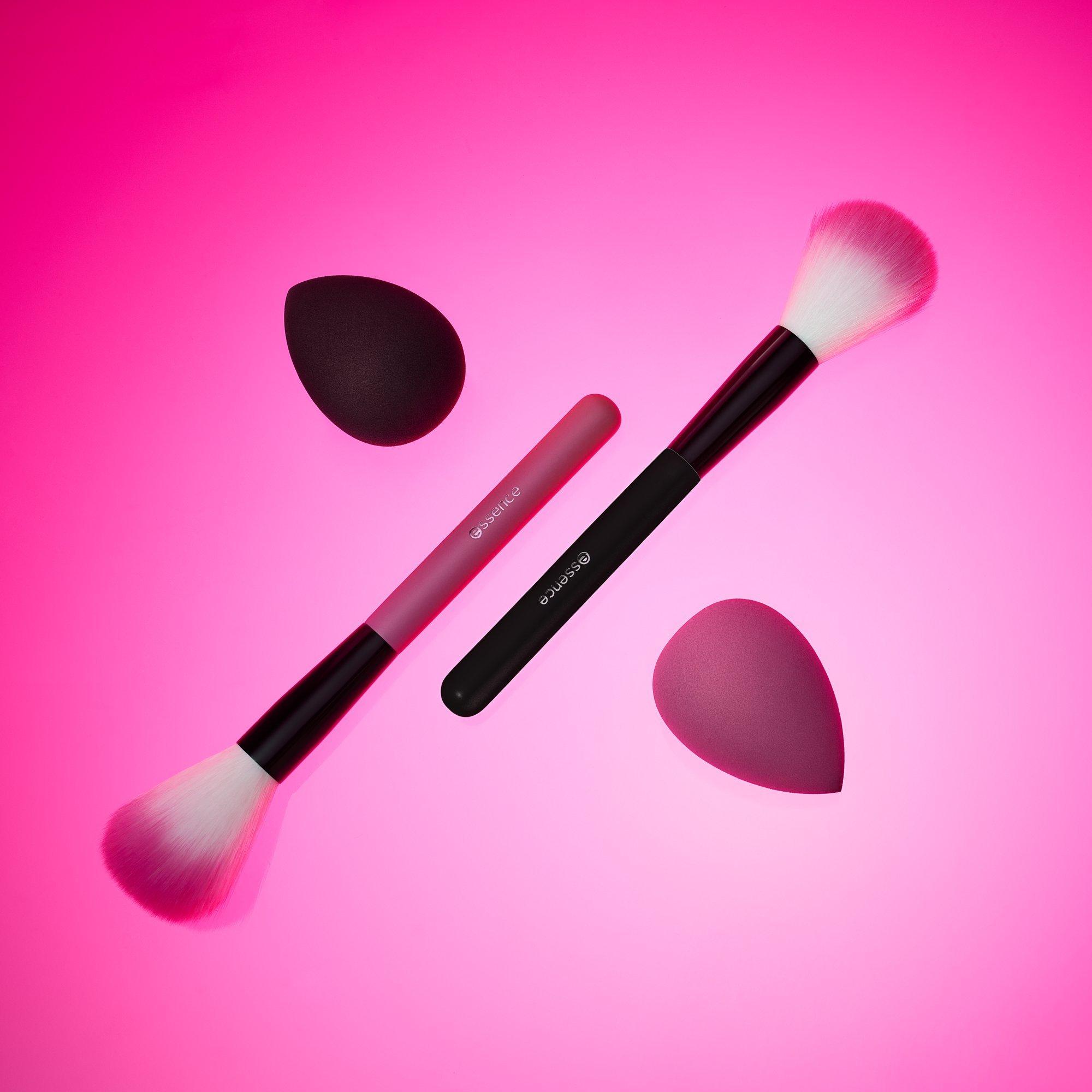 PINK is the new BLACK colour-changing powder brush