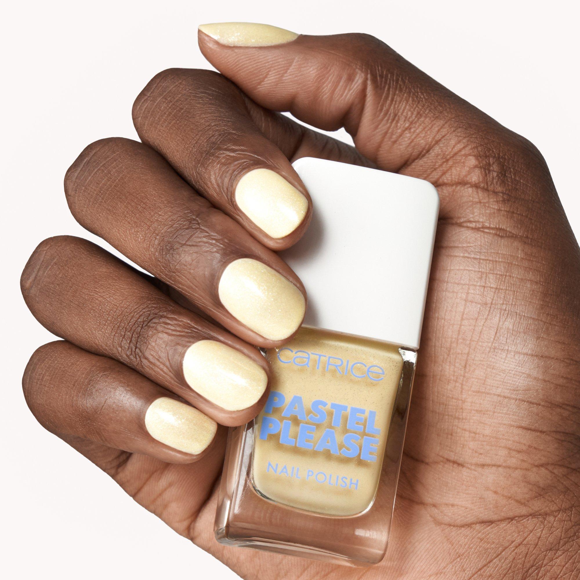 Pastel, por favor: esmalte de uñas con shimmer