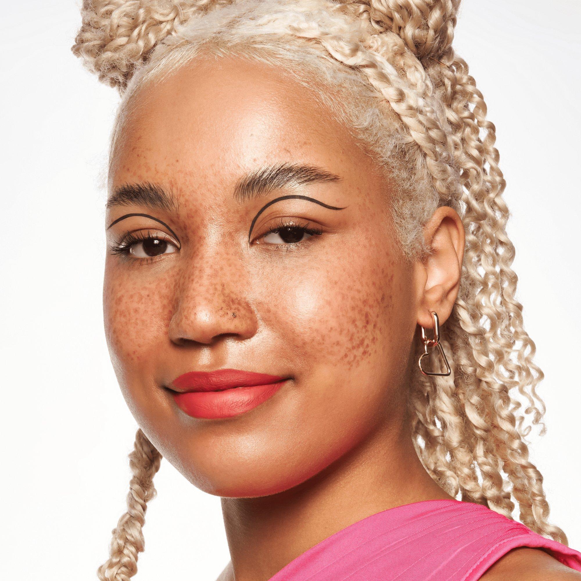 essence BLUSH crush! Strawberry Flush online entdecken