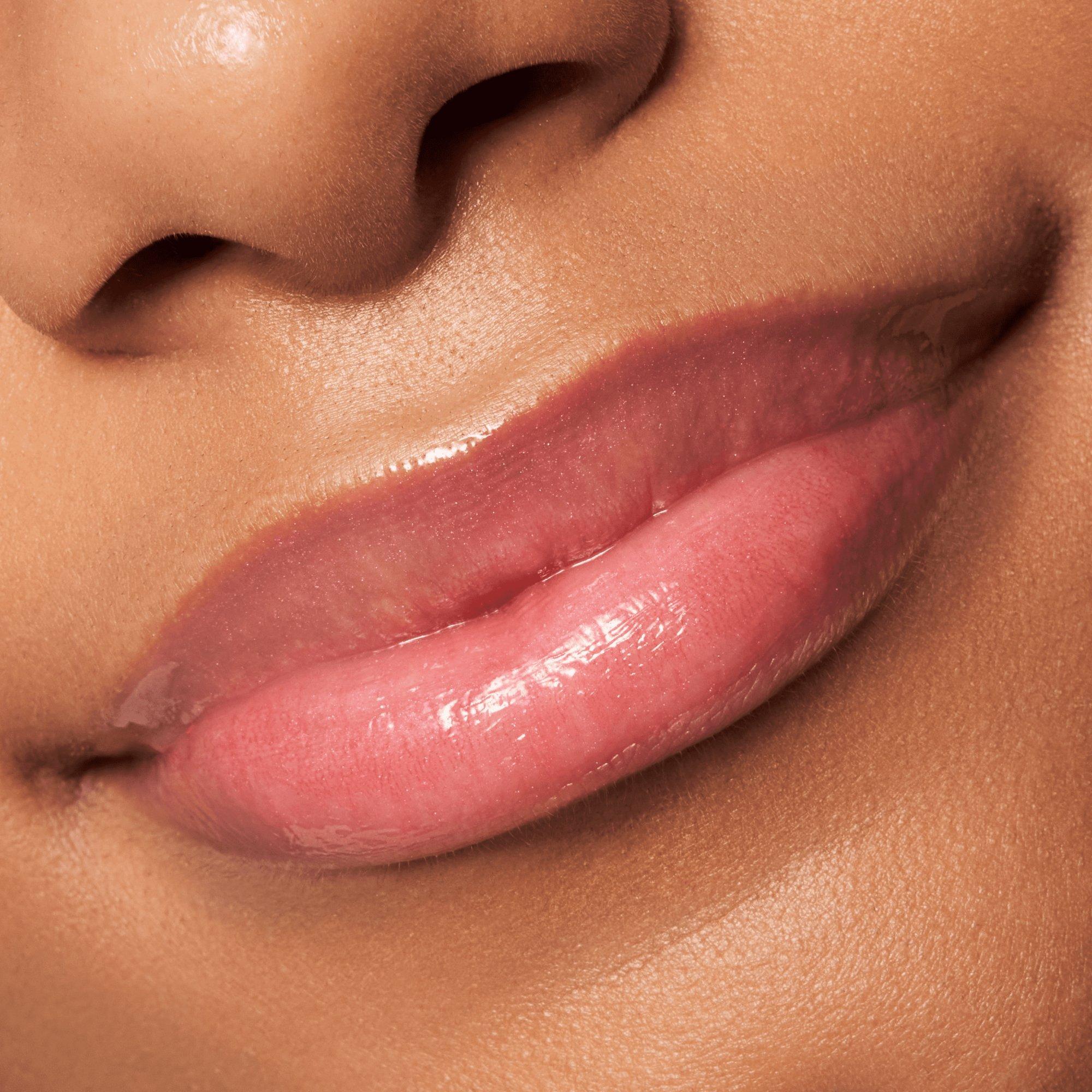 the SUPER BALM glossy lip treatment