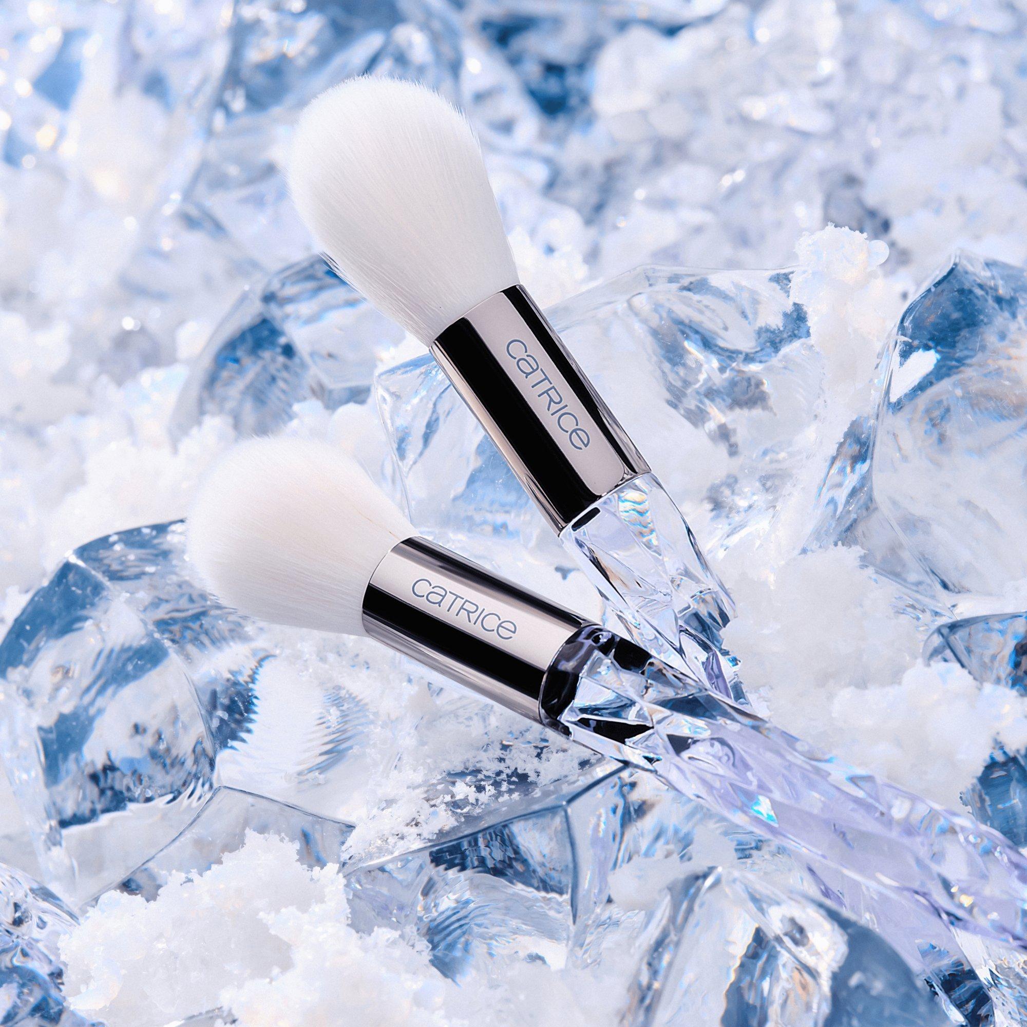 Pędzel do rozświetlacza ARCTIC ILLUSION Highlighter Brush