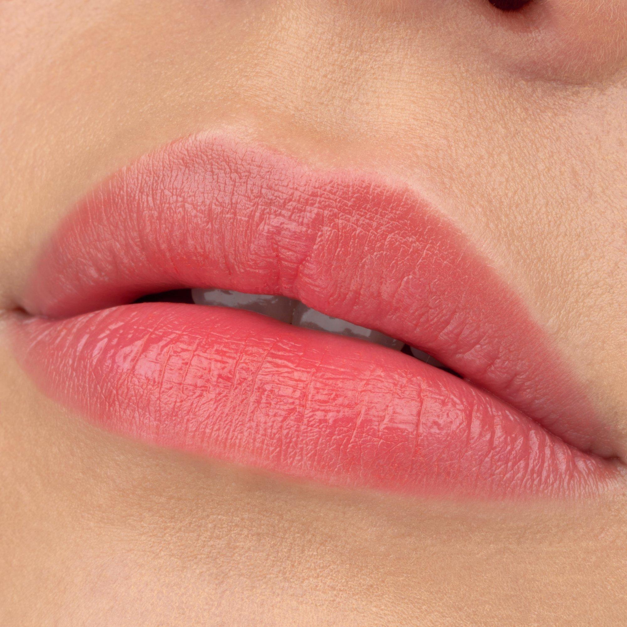TINTED KISS tinta labbra ad effetto idratante