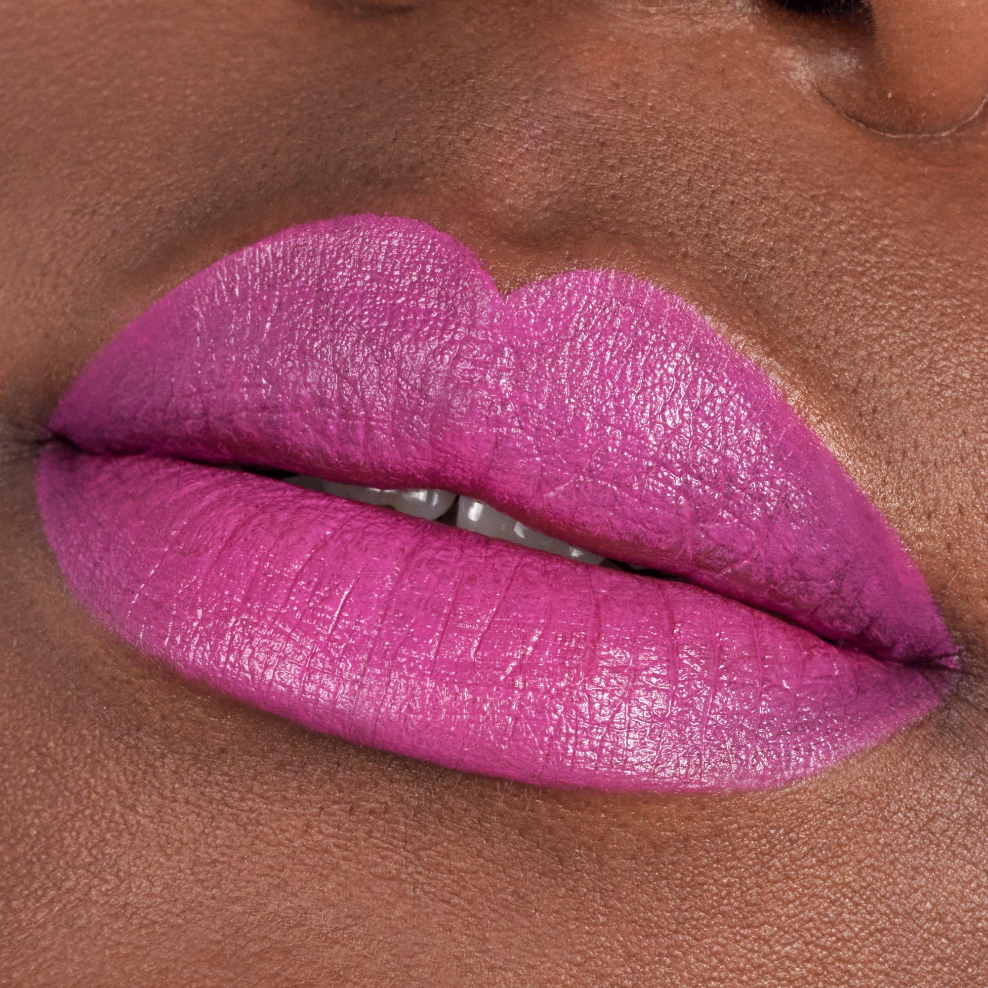 Scandalous Matte Lipstick rouge à lèvres