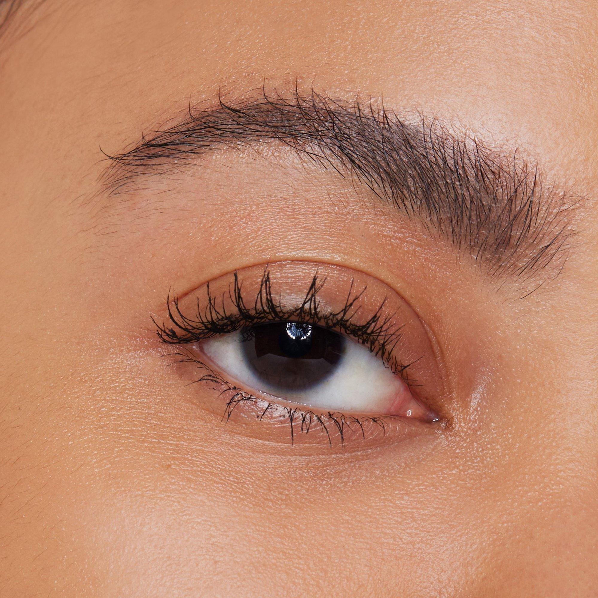 LASH LIKE A BOSS máscara de pestañas ultranegra volumen y longitud al instante