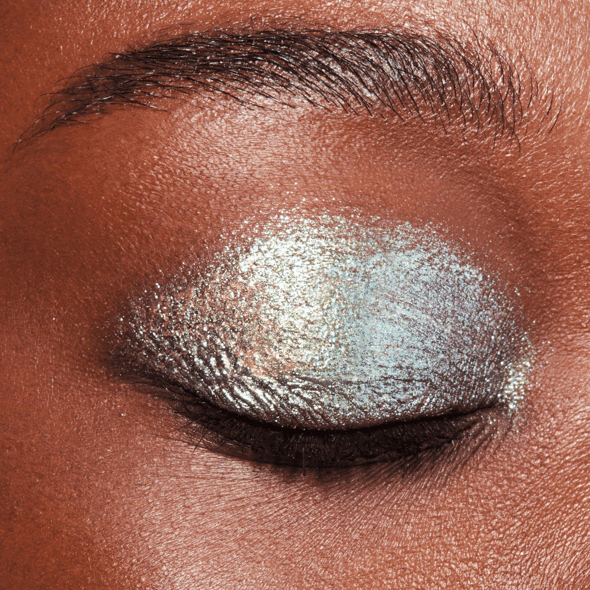 Space Glam Liquid Chrome Eyeshadow