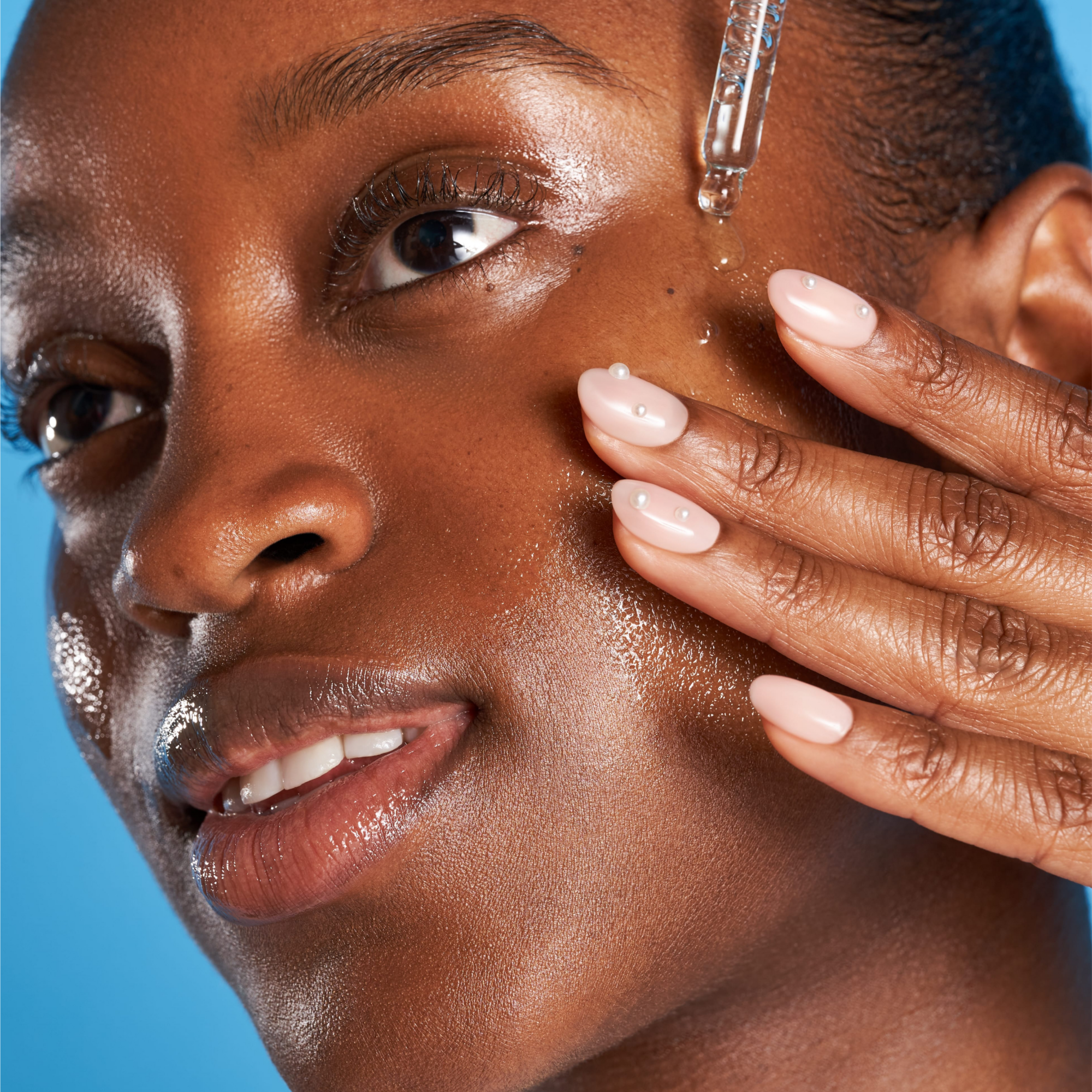 INAO inner and outer beauty Dewy Drop Deep Hydration Serum by essence