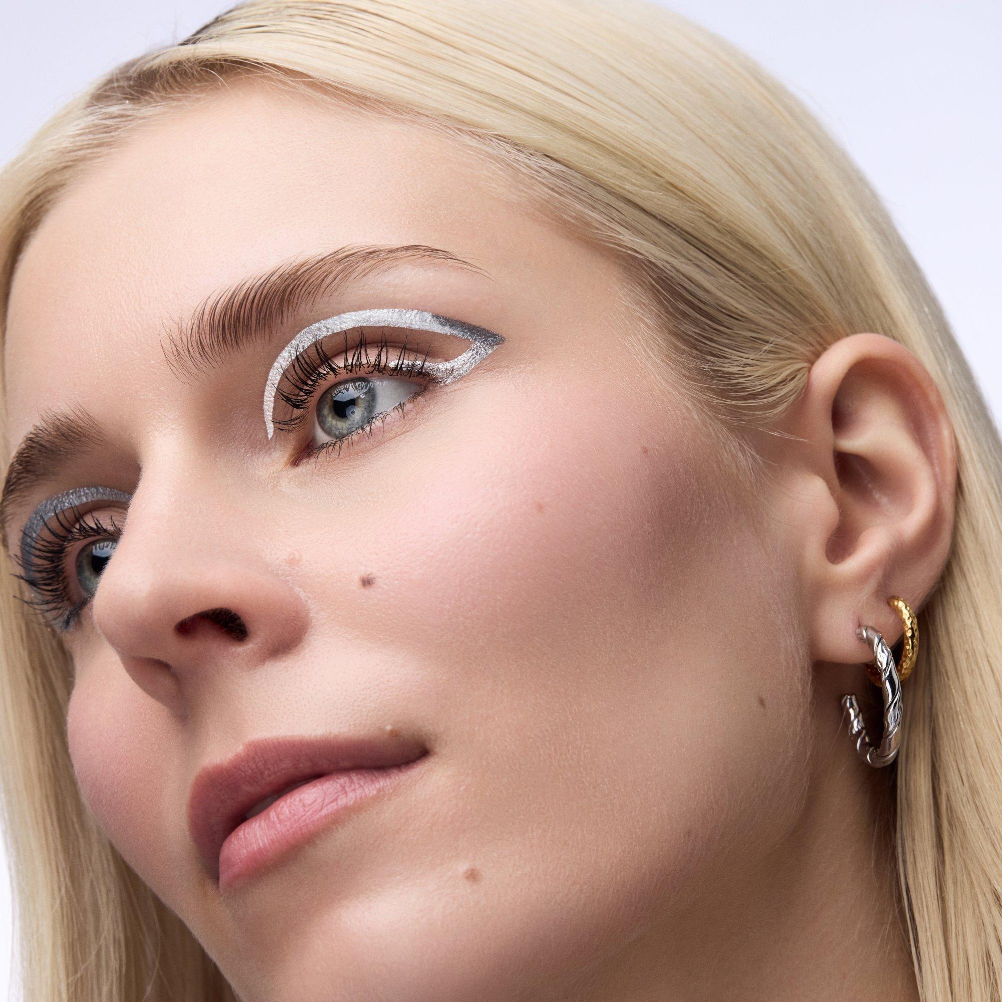 Space Glam Liquid Effect Eyeliner