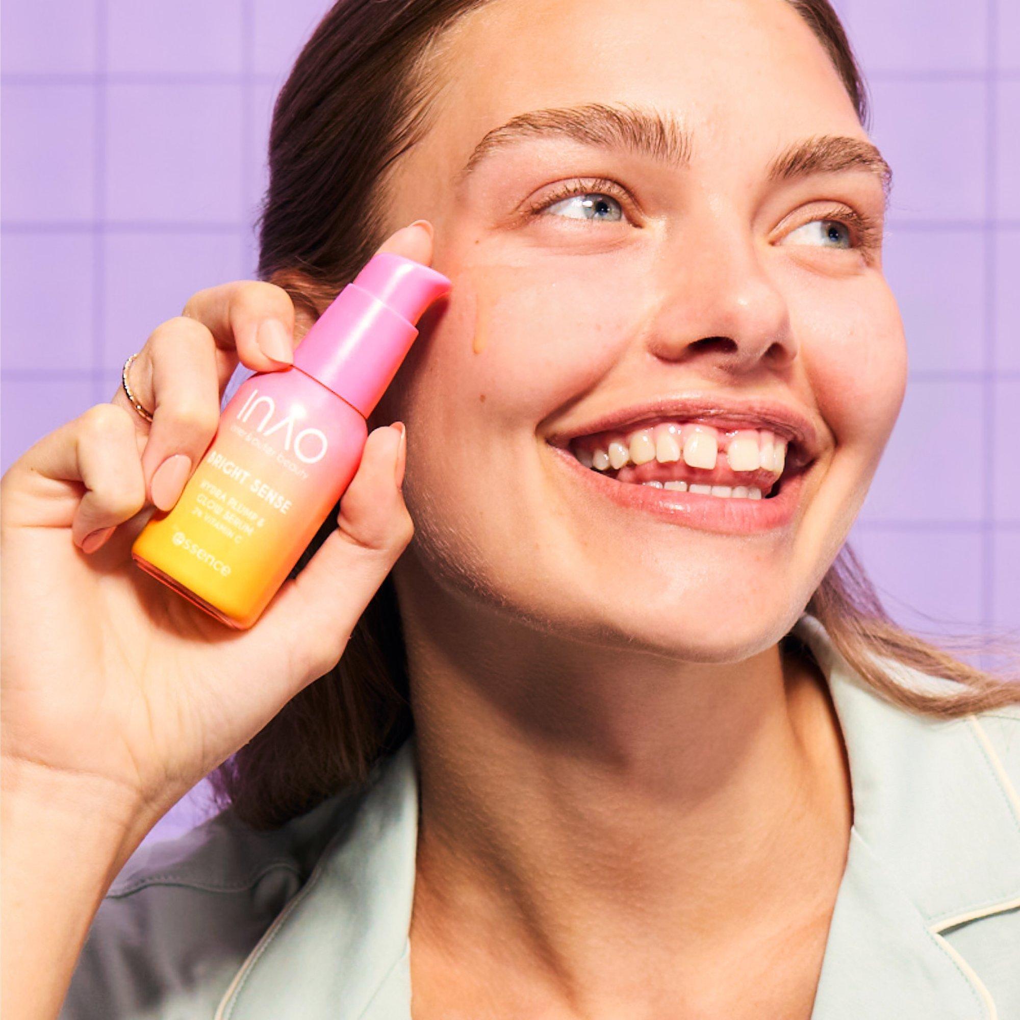 INAO inner and outer beauty Bright Sense Hydra Plump & Glow Serum by essence