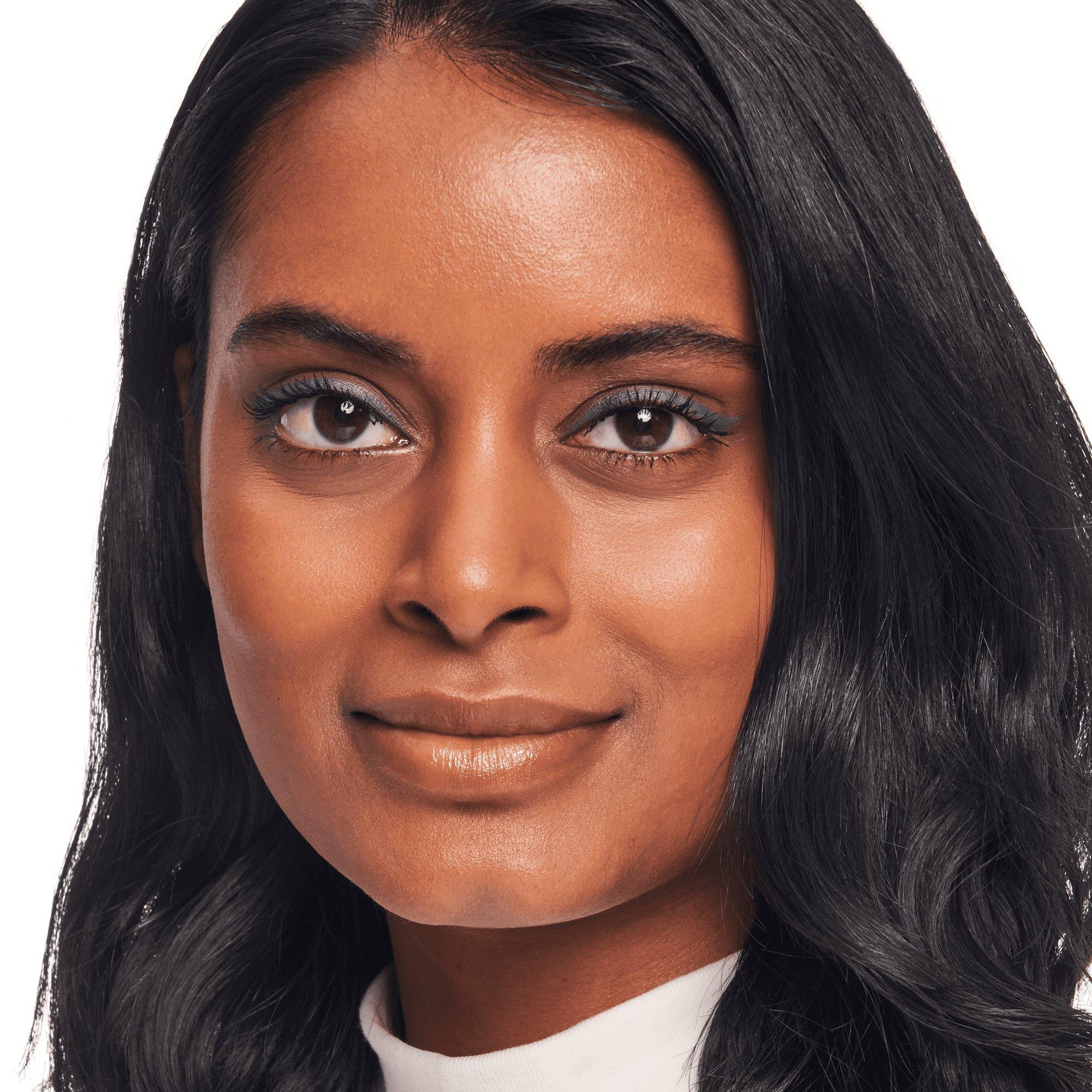 Glam & Doll Easy Wash Off Power Hold Volume Mascara