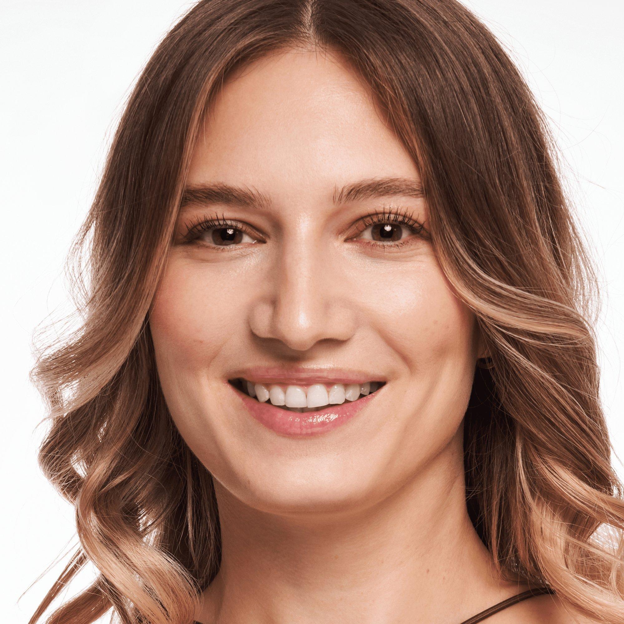 Glam & Doll Easy Wash Off Power Hold Volume Mascara