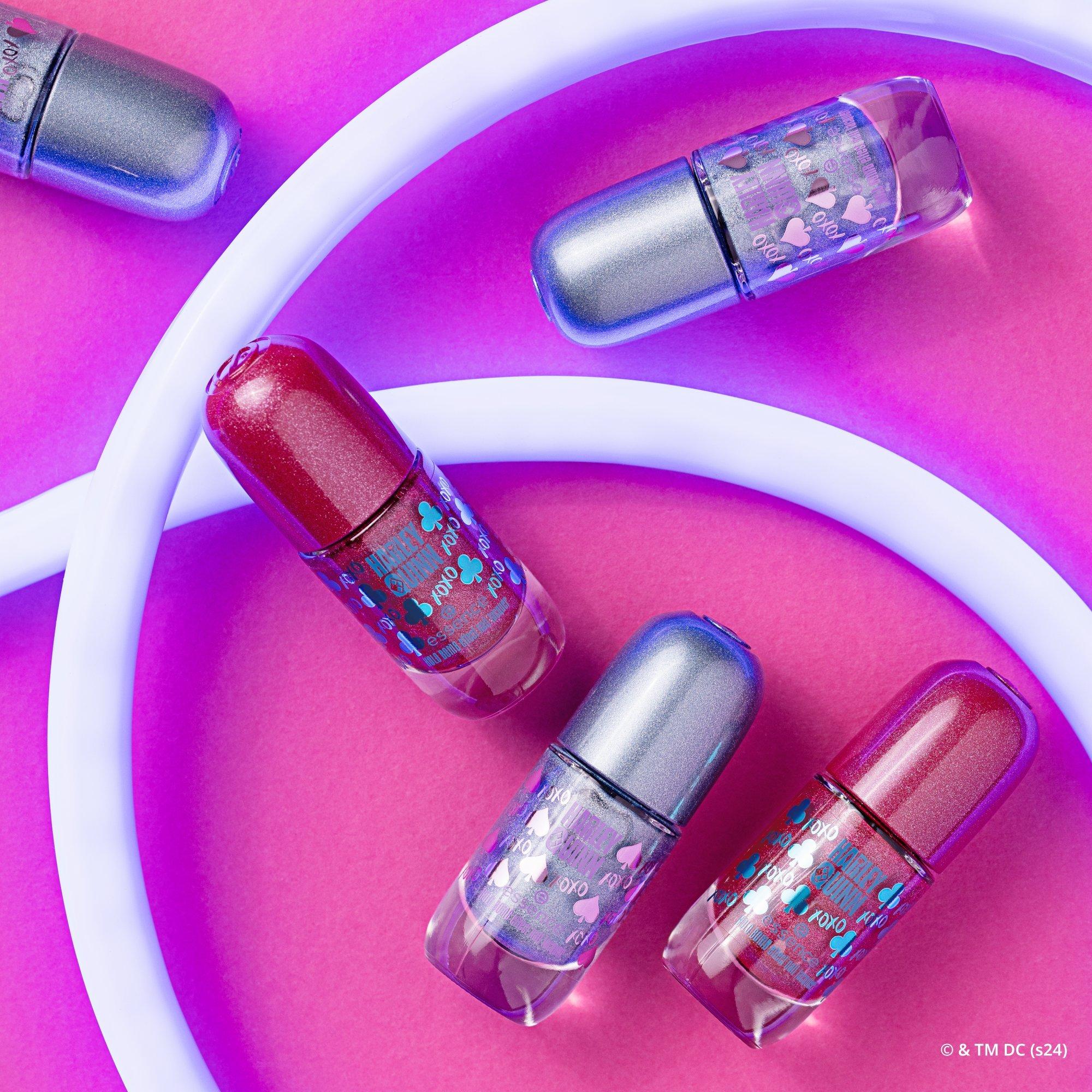 Harley Quinn HOLO BOMB effect nail lacquer