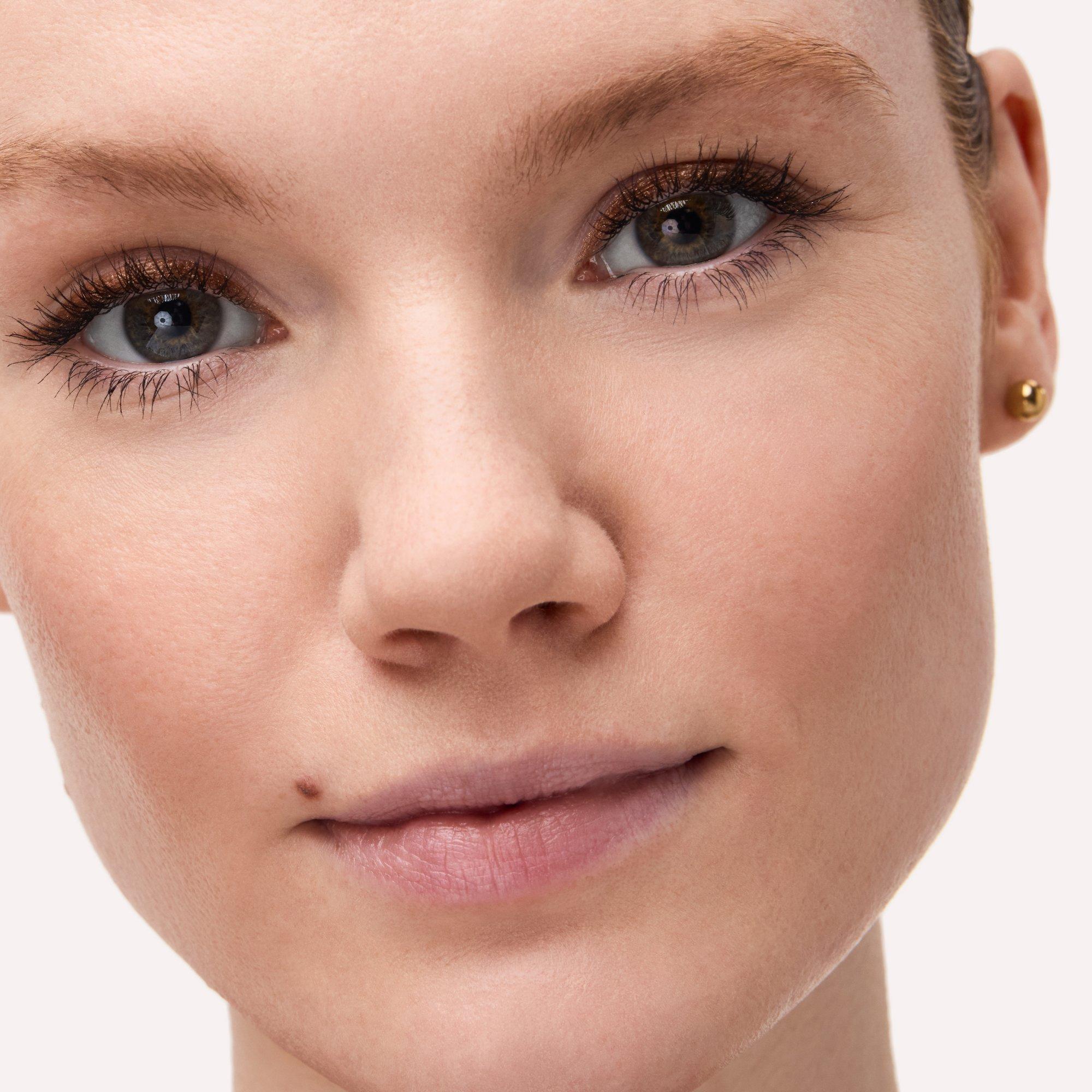 Карандаш для глаз Jewel Glide Effect