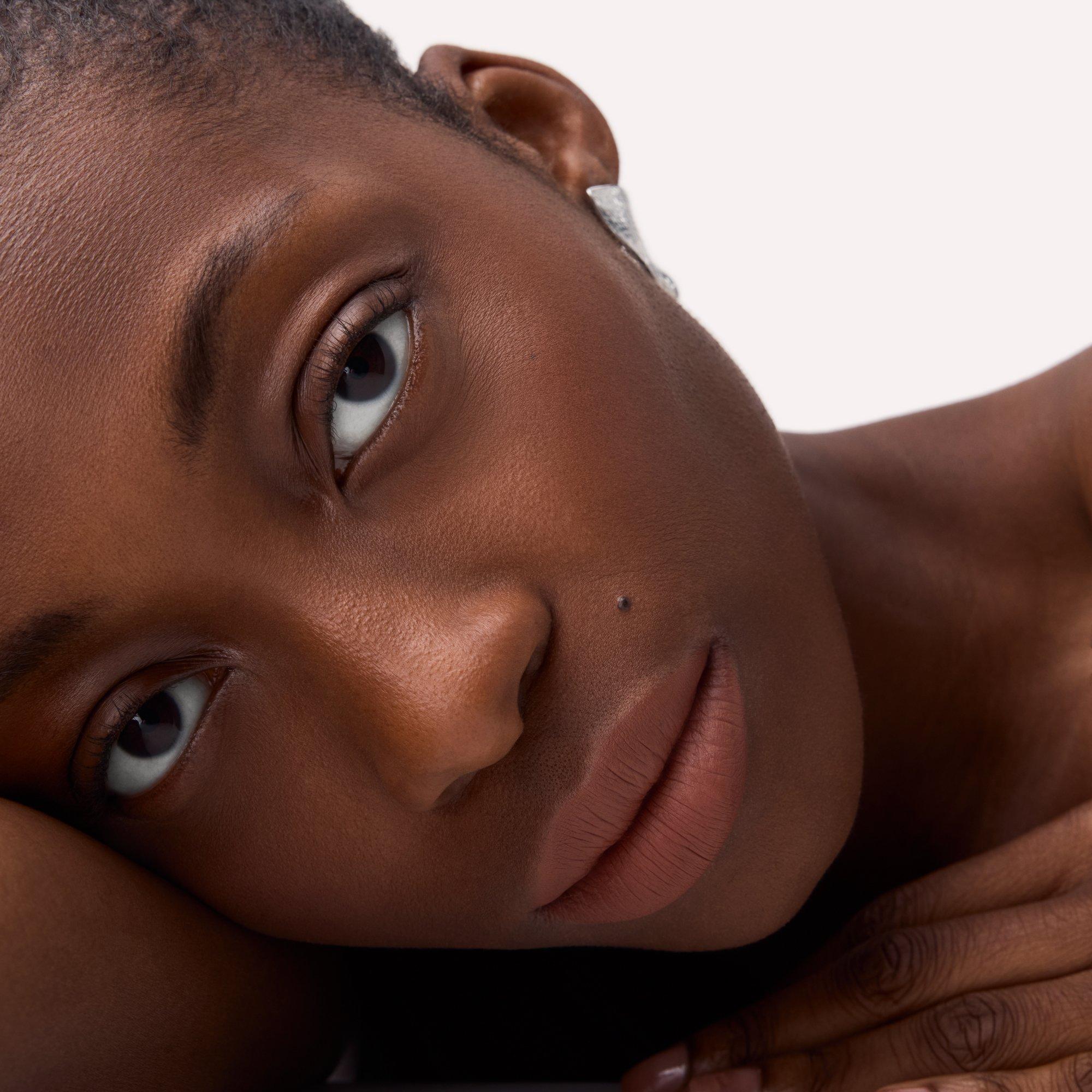 أحمر شفاه سائل غير لامع ايندلس مت ليكويد ليب ستيك