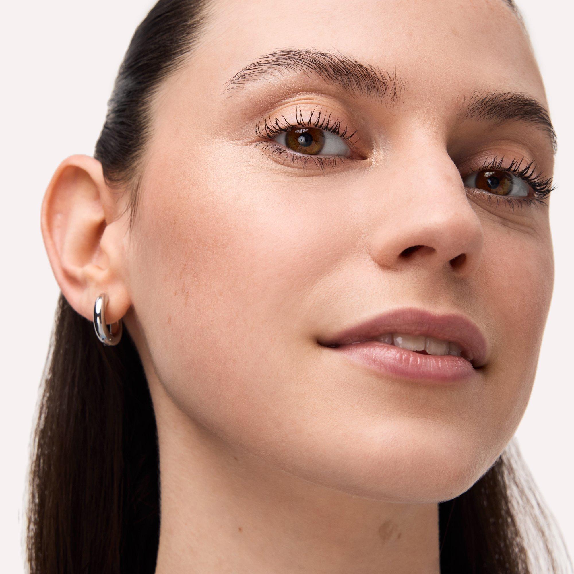 TUBING Stay In Place Volume Mascara