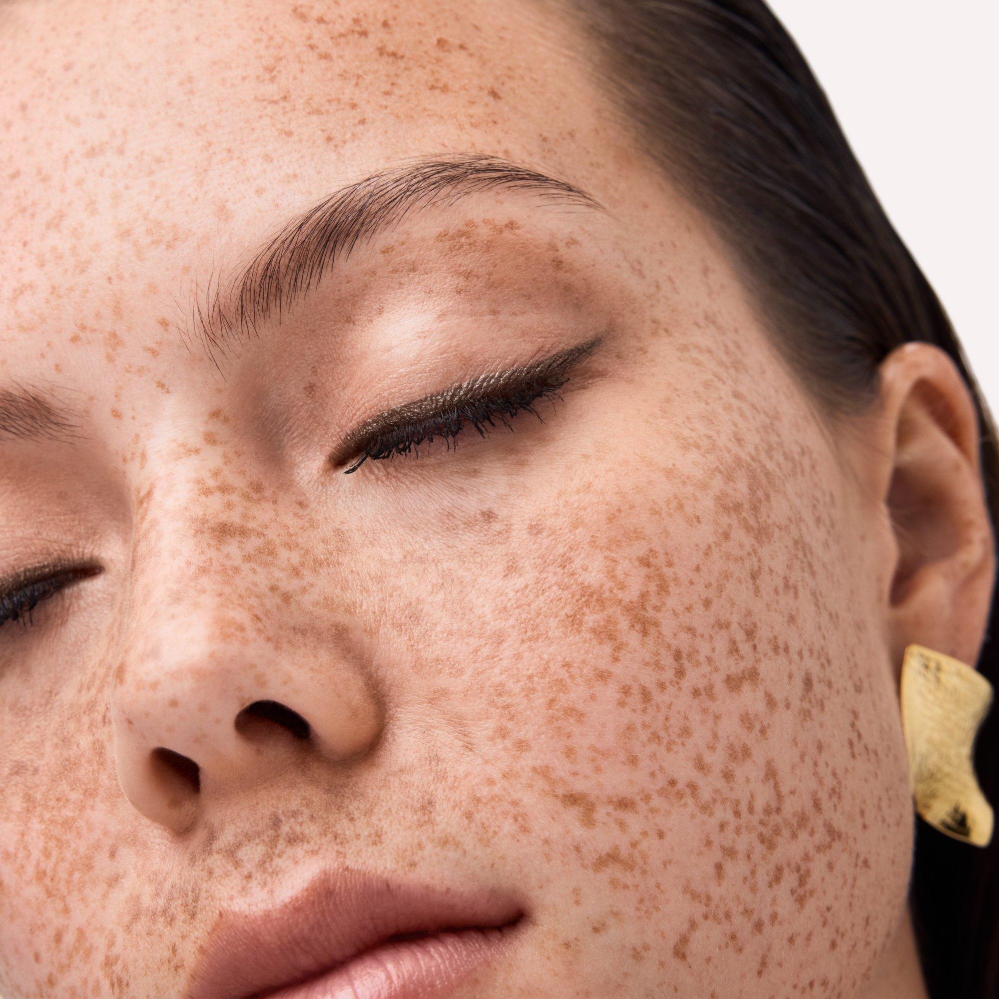 Карандаш для глаз Jewel Glide Effect