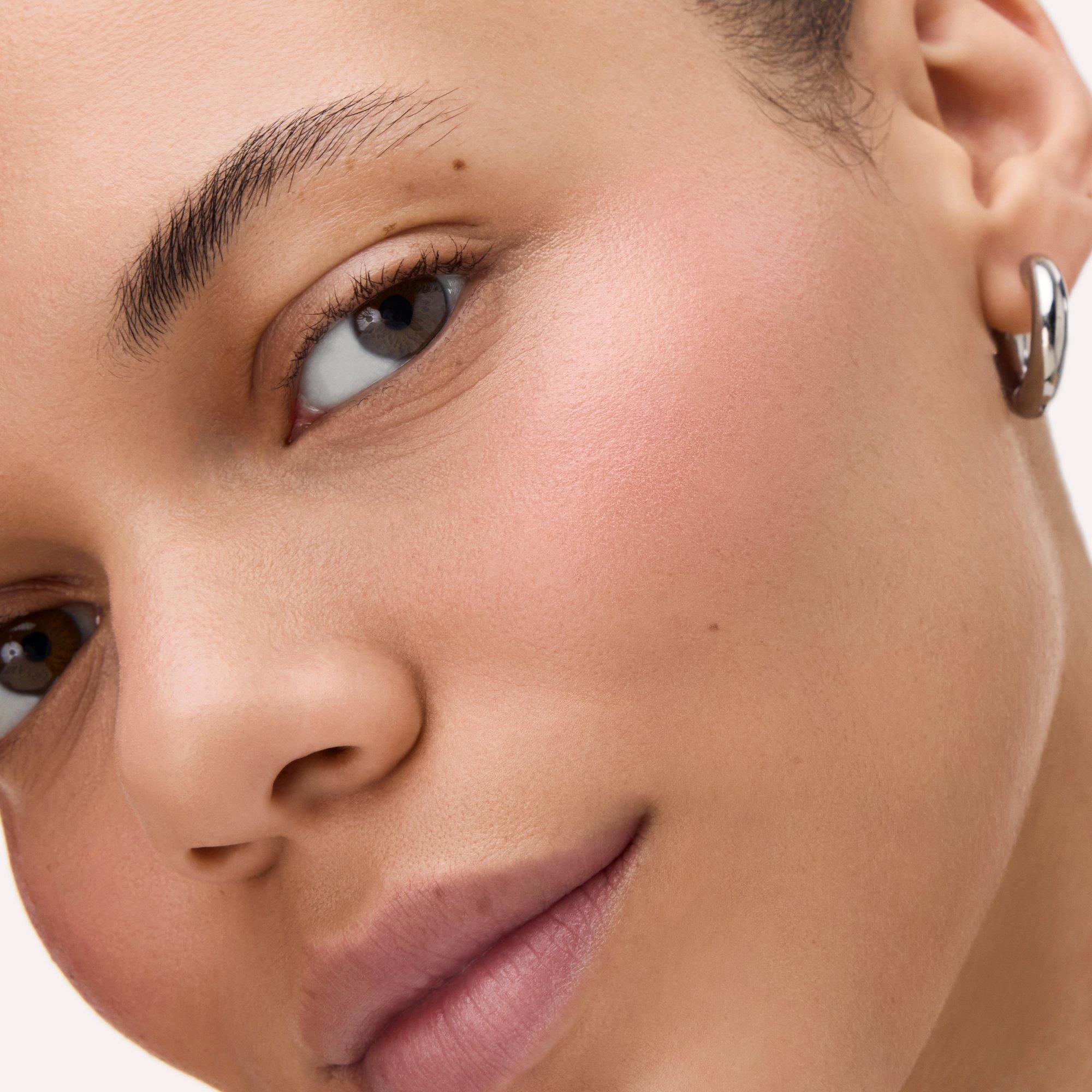 Róż rozświetlający w płynie Glow Blush Drops