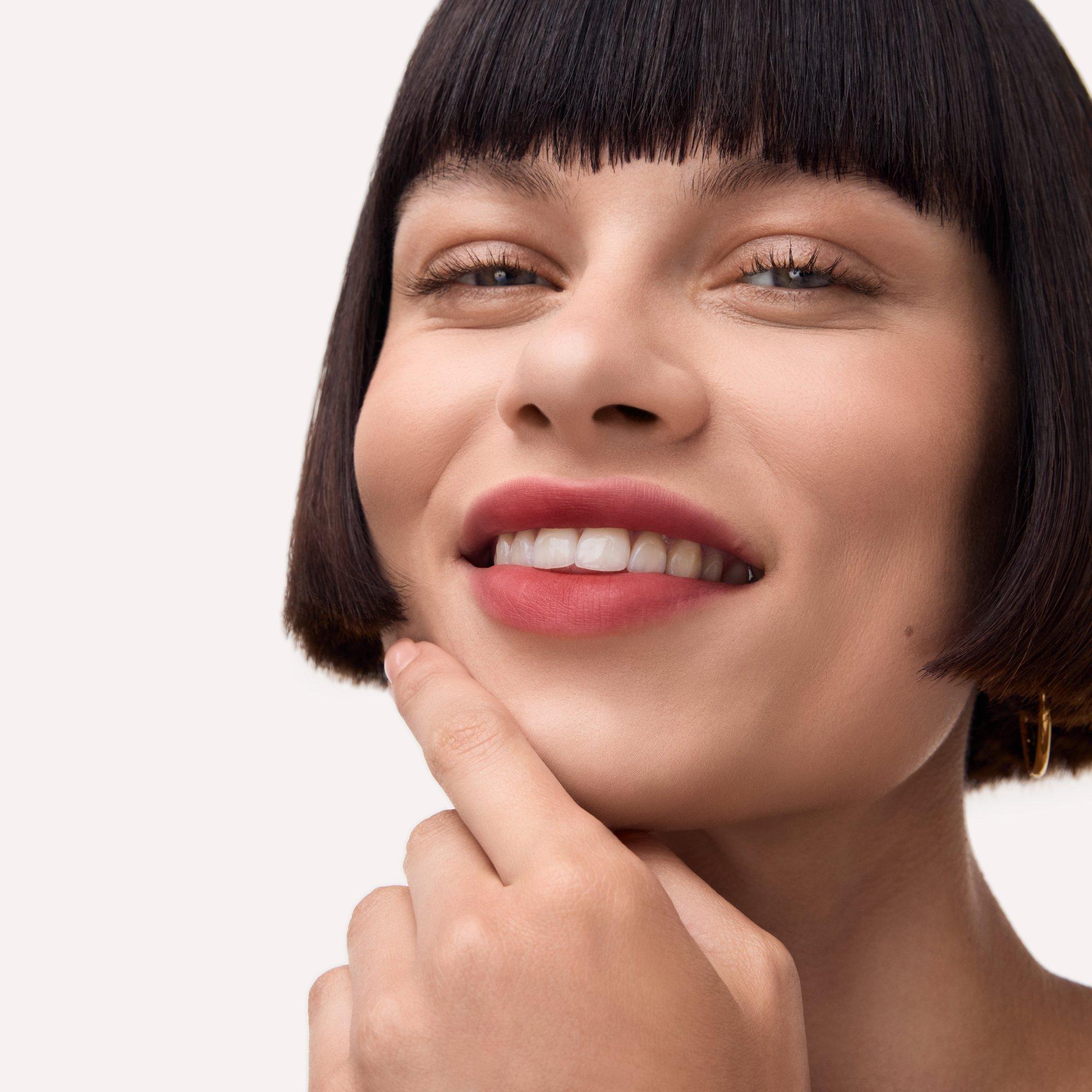 موس الشفاه مات بيلو لايك