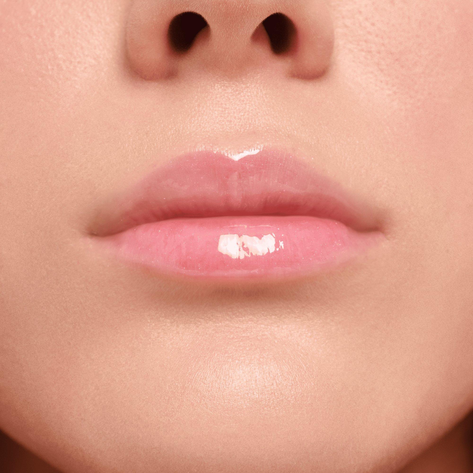 Η Disney Alice στη Wonderland χαρίζει σφριγηλή λάμψη στο λιπ γκλος